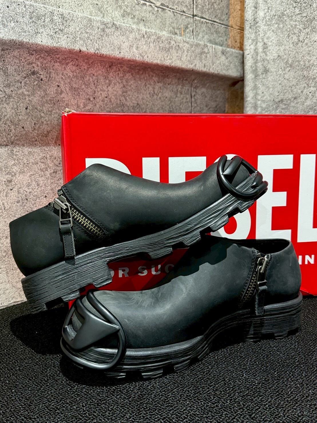 現貨4折 DIESEL 鋼頭大D Logo 做舊黑皮質低筒拉鍊靴