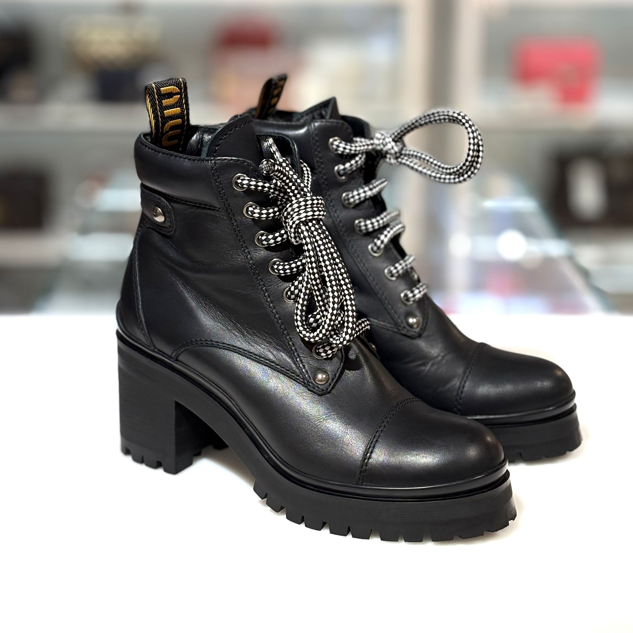 激筍價!!! 98%NEW二手MIU MIU 方跟短靴37.5碼 Leather Platform Hiker Boots#繆繆短靴 #香榭站正品