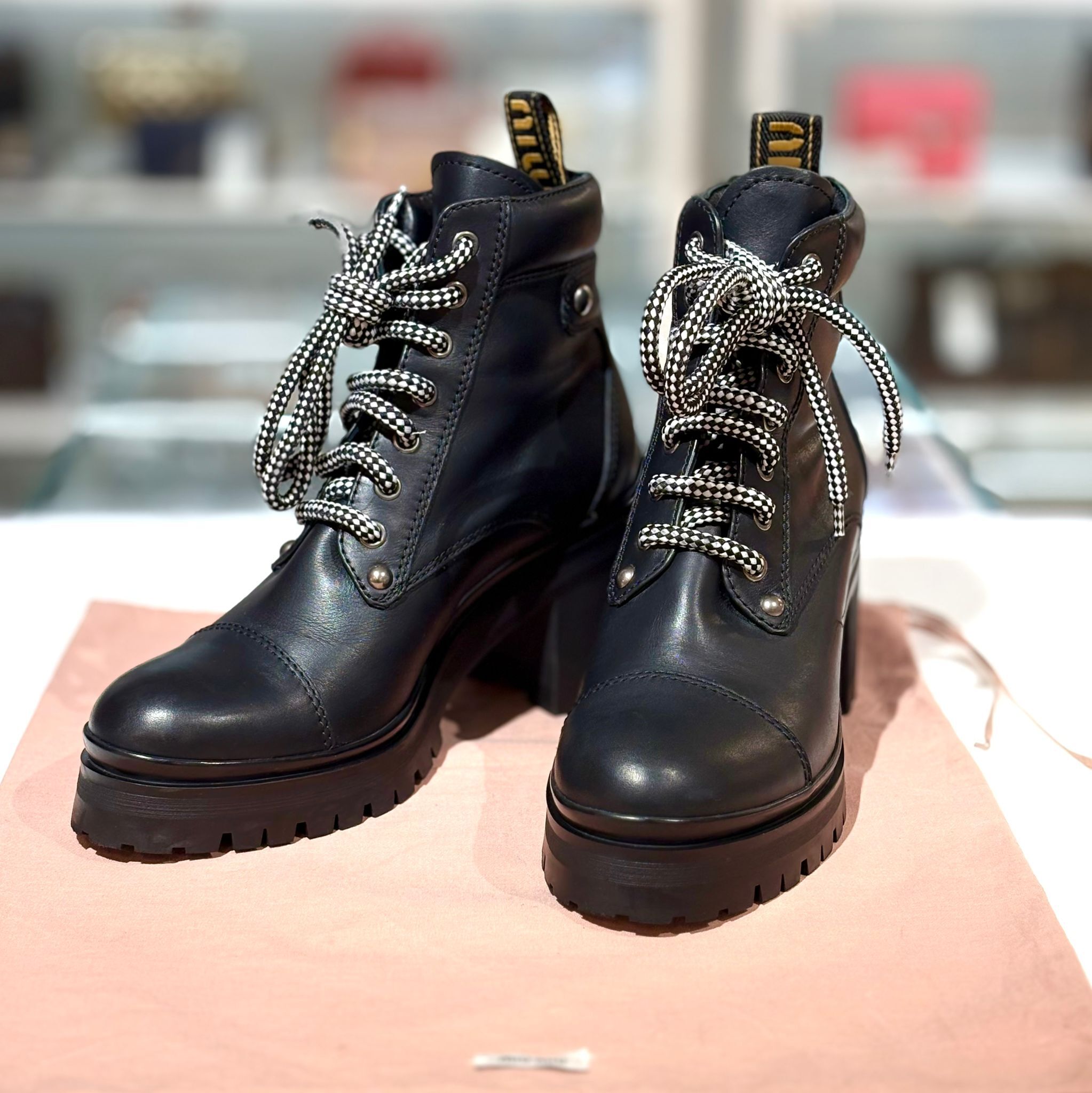 激筍價!!! 98%NEW二手MIU MIU 方跟短靴37.5碼 Leather Platform Hiker Boots#繆繆短靴 #香榭站正品