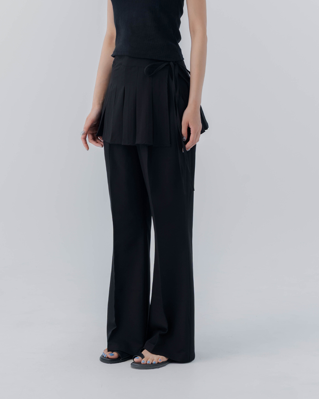 Two-piece suit with flared trousers and a pleated skirt - Black S/M/L【04030532】in stock+pre-order