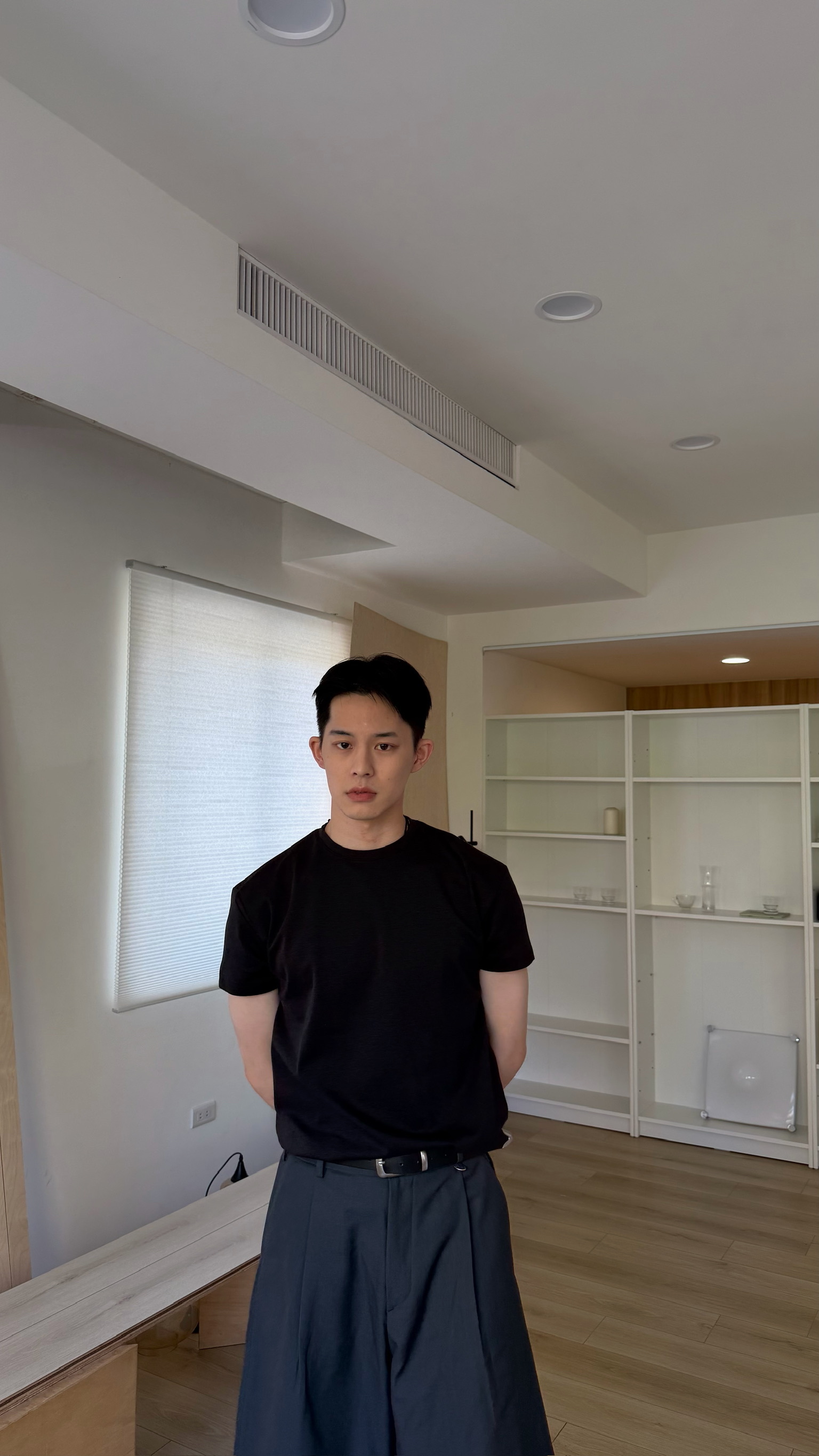 肌肉顯身形素面T shirt