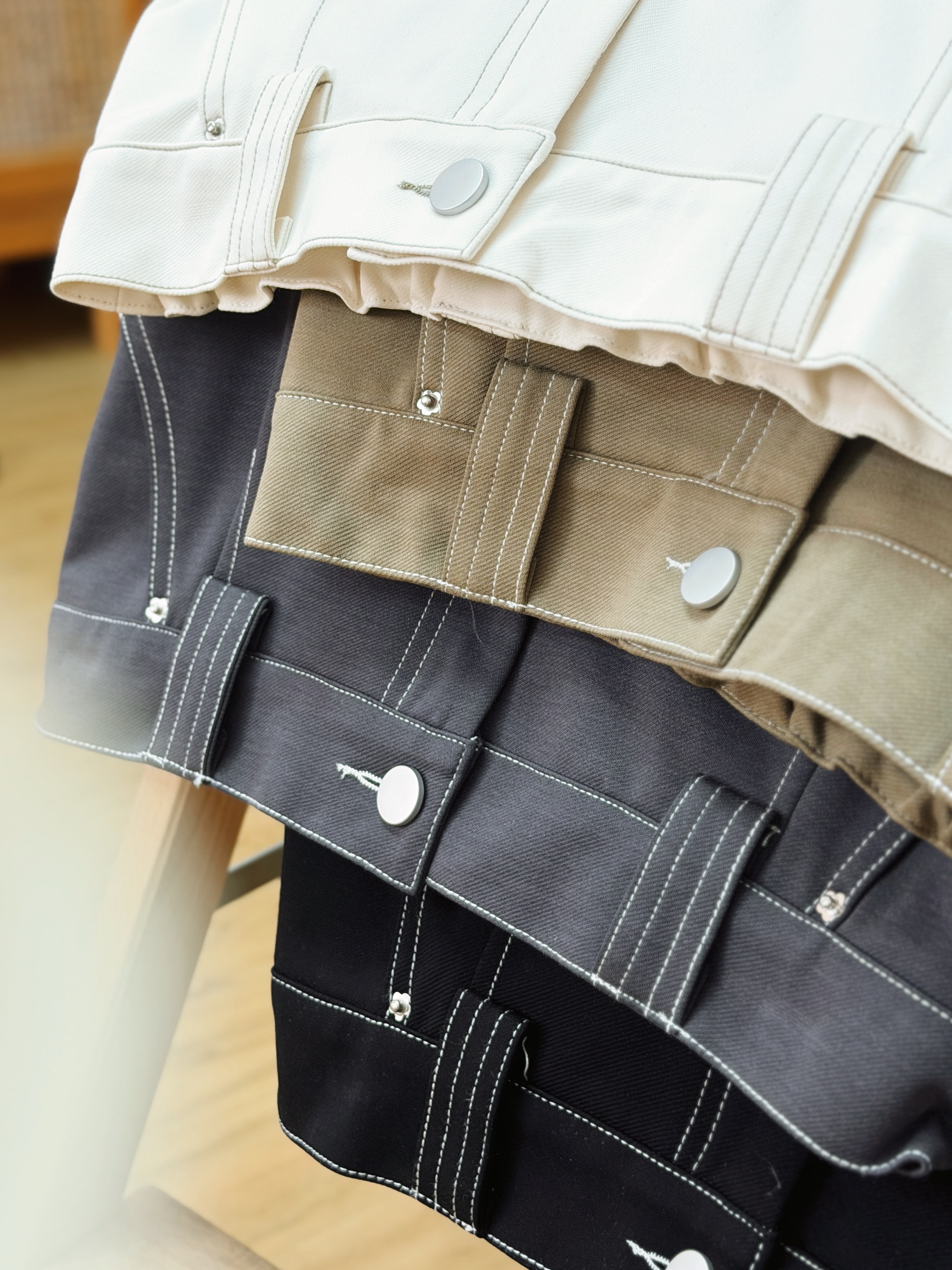 四色 / 柔彈明線小花鉚釘A字長裙 / Floral Rivet Contrast-Stitch A-Line Skirt
