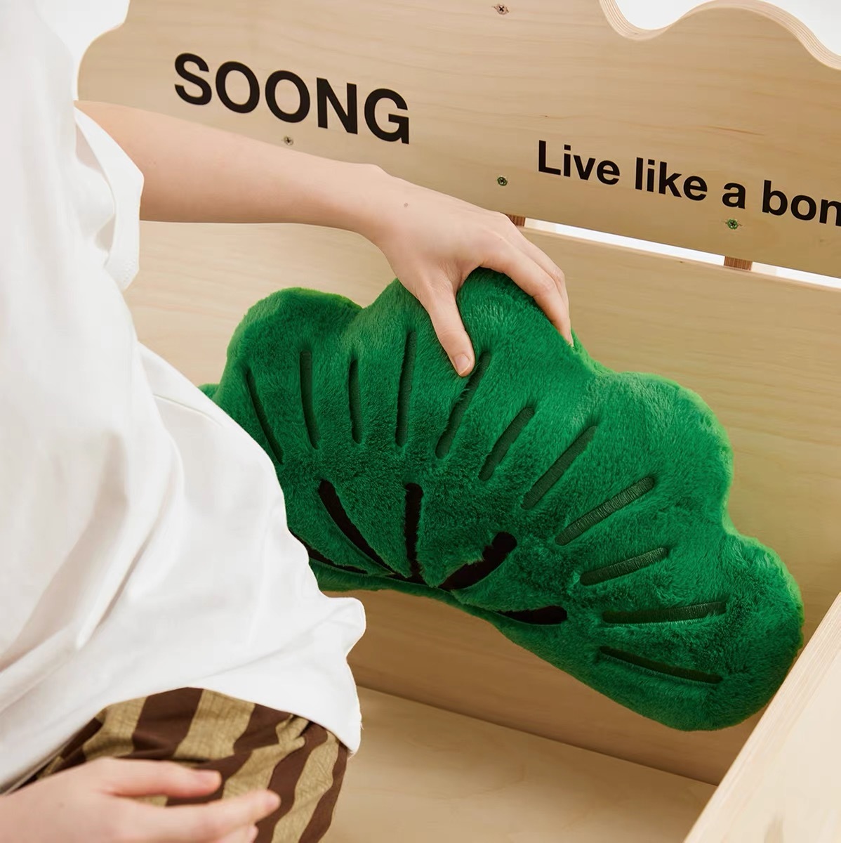 XIETU's Bonsai系列 — 綠色青松毛絨抱枕 🌲