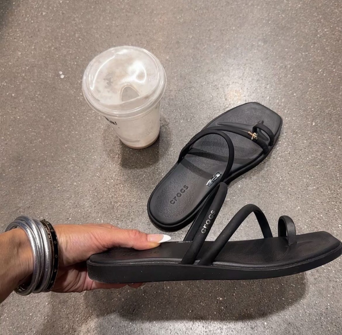〈脆上爆紅鞋🔥〉Crocs 趾環涼鞋 兩色