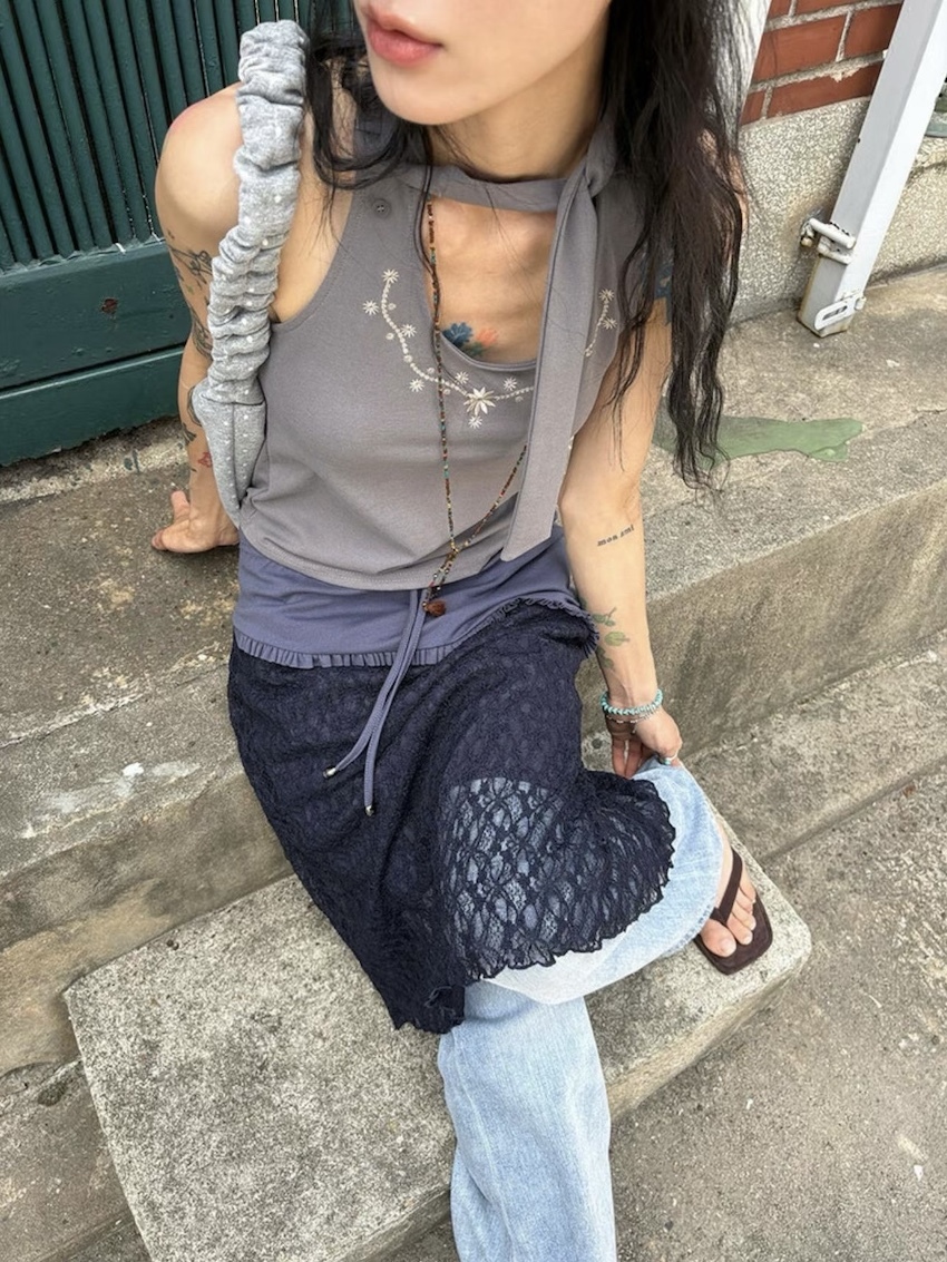 floral embroidery halter curved hem top