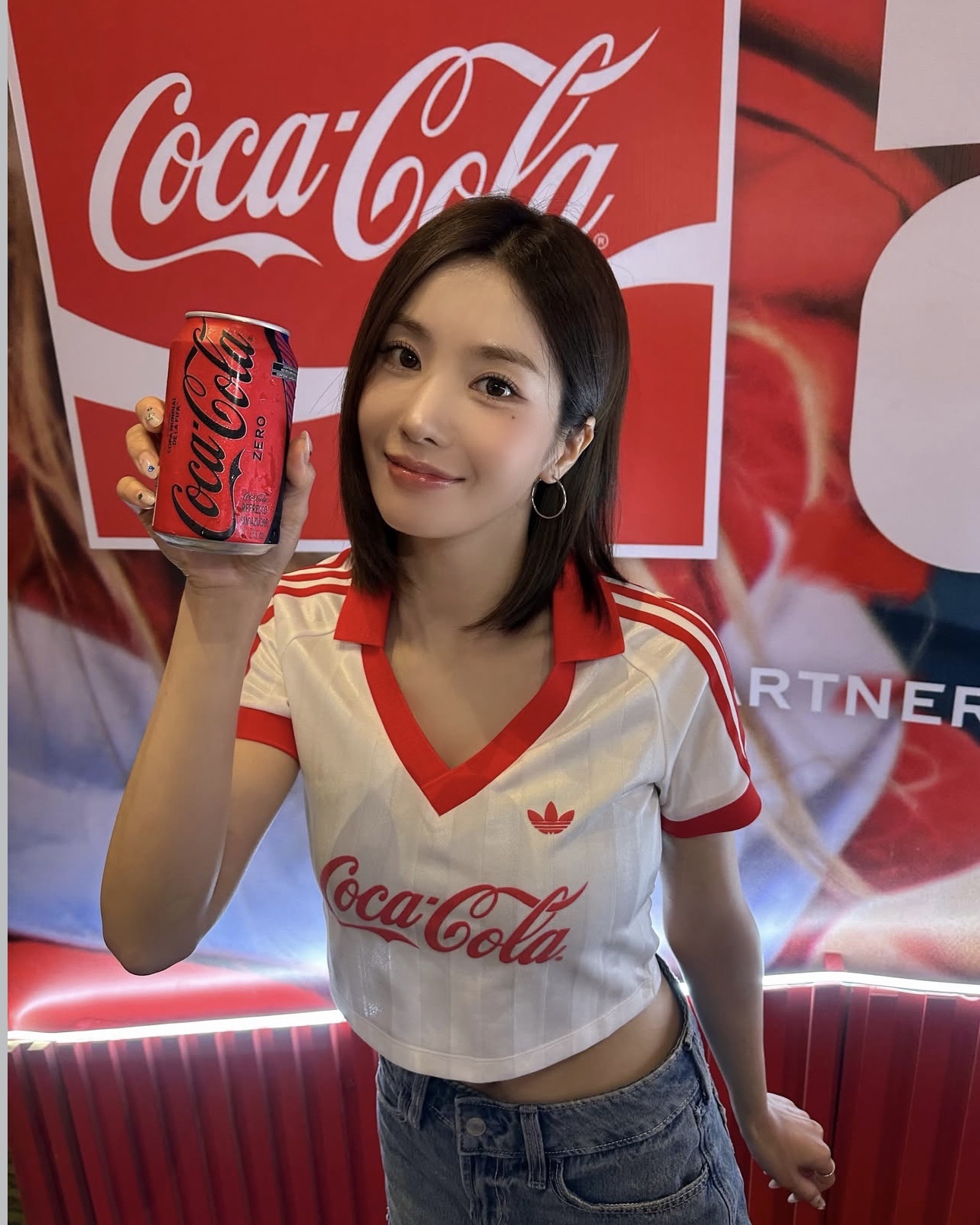女款 ADIDAS X COCA COLA Cropped Jersey 白色 可口可樂 聯名款 權恩妃 短版 寬鬆 三葉草 短T【KY7571】ADLP