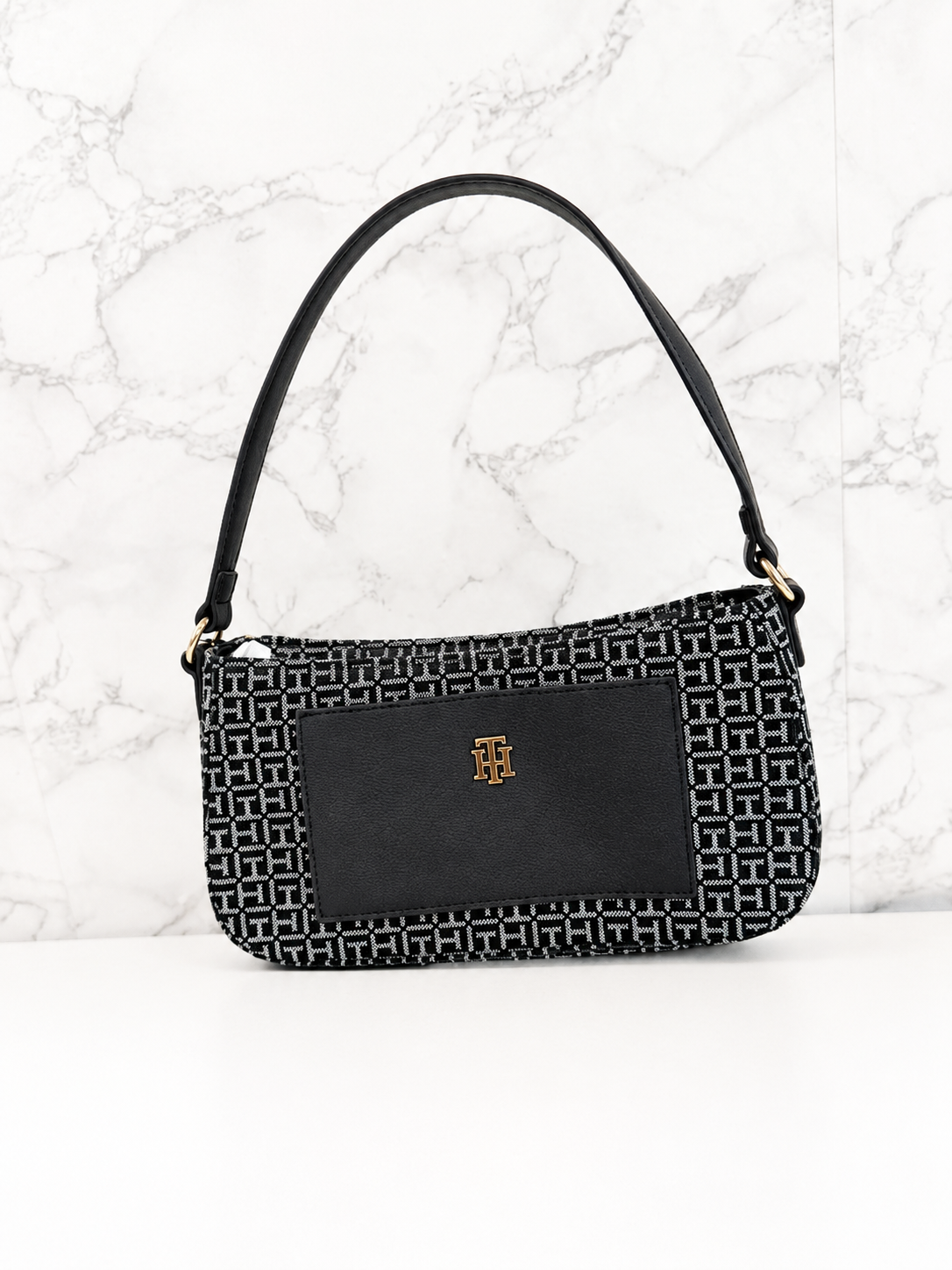 OBS493 Tommy Hilfiger 腋下包 27X13cm