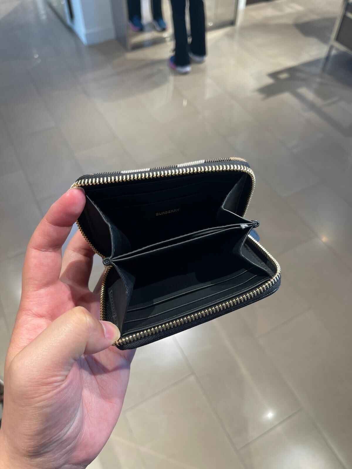 LYS01929 Burberry 經典格紋拉鏈短銀包
