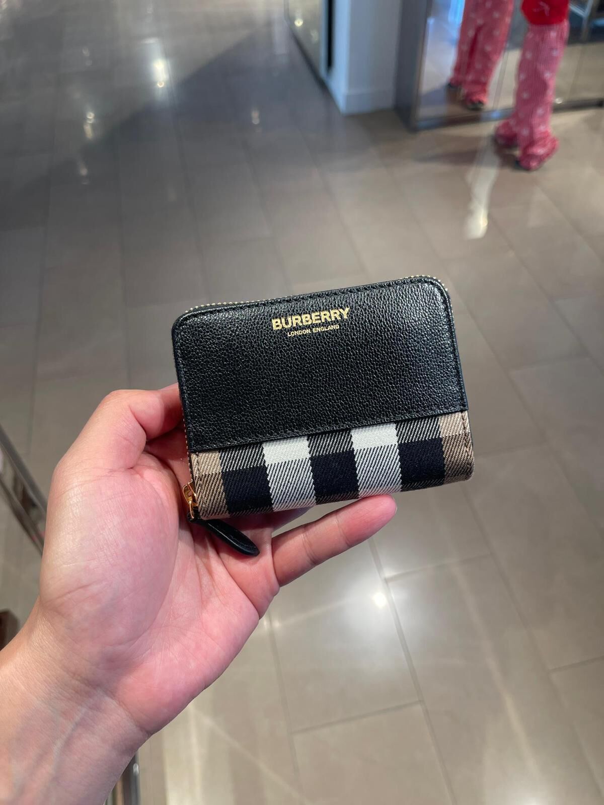 LYS01929 Burberry 經典格紋拉鏈短銀包