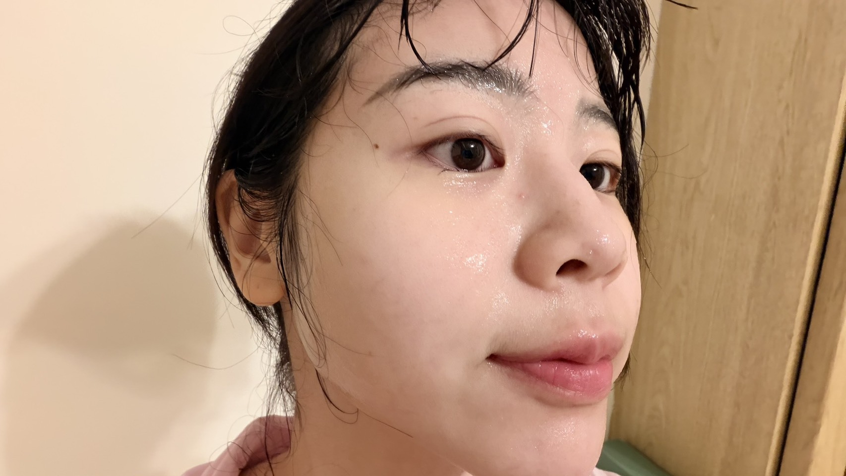 精華液按摩吸收