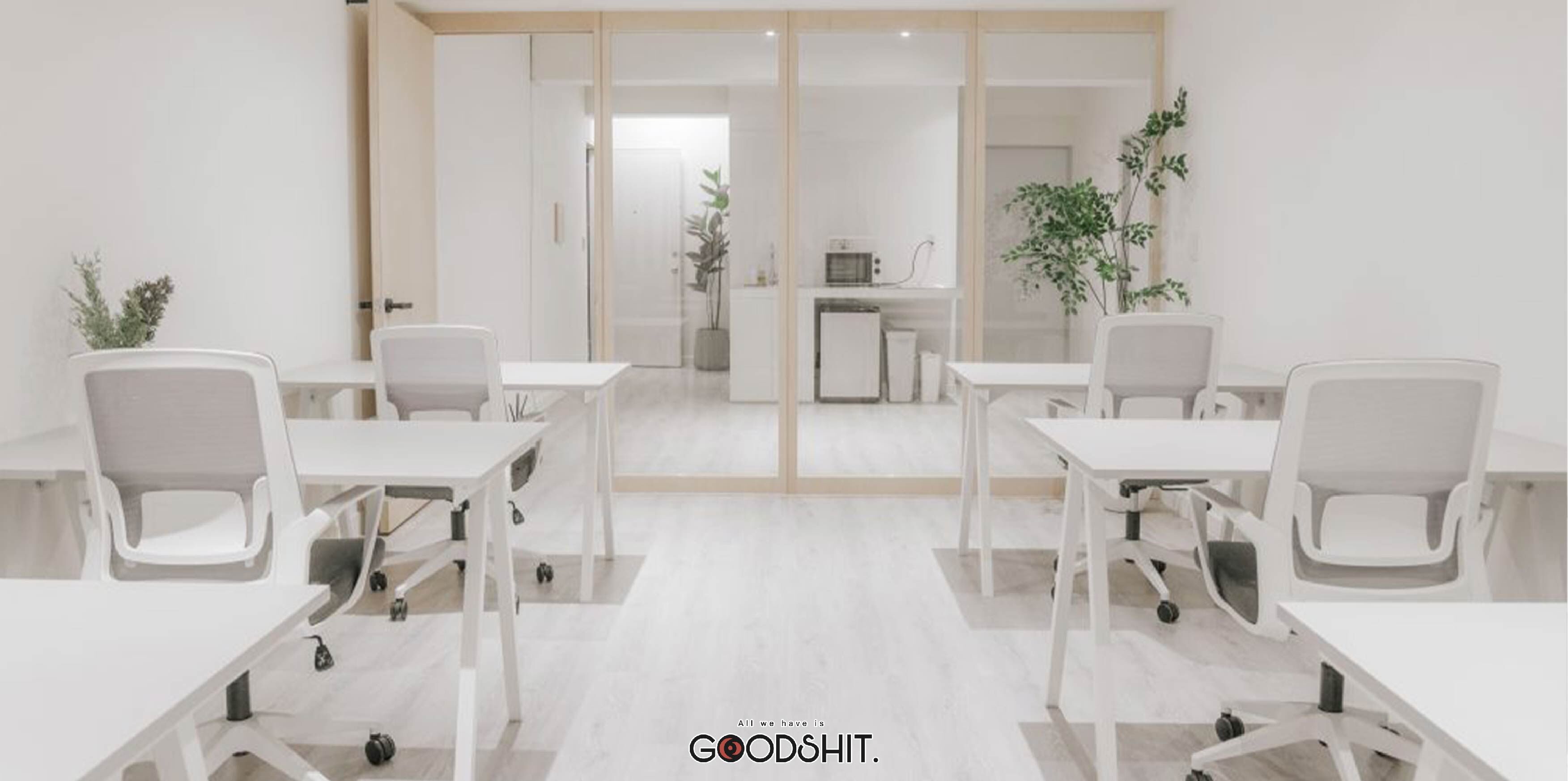 GOODSHIT,杉希空間規劃,辦公家具,杉希空間規劃案例,極簡全白空間風格,現代開放式辦公區,白色辦公桌,透氣網布辦公椅,人體工學椅,透明玻璃隔間設計