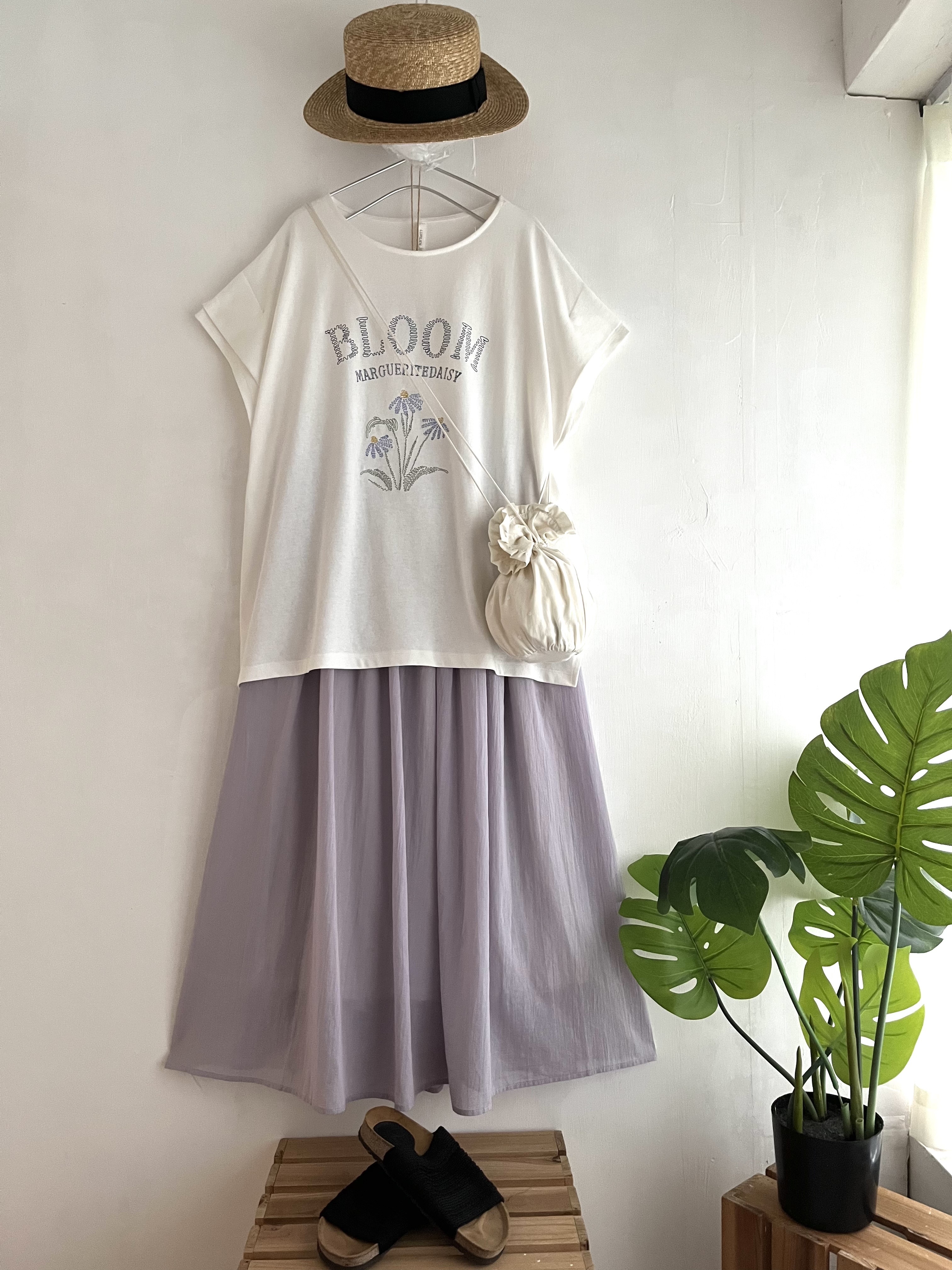LUPILIEN白色圓領刺繡花花top