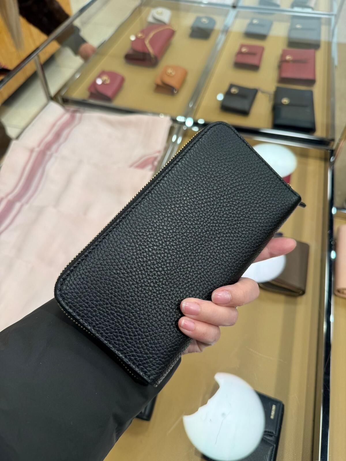 LYS01931 Burberry 經典燙印Logo荔枝防刮皮長銀包