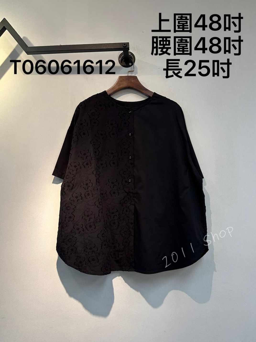 出口日本暗紋花朵圓領鈕扣TOP  上圍48吋 腰圍48吋 長25吋  T06061612