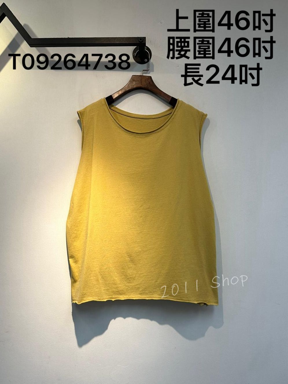 圓領純色百搭卷卷邊無袖TOP  上圍46吋 腰圍46吋 長24吋  T09264738