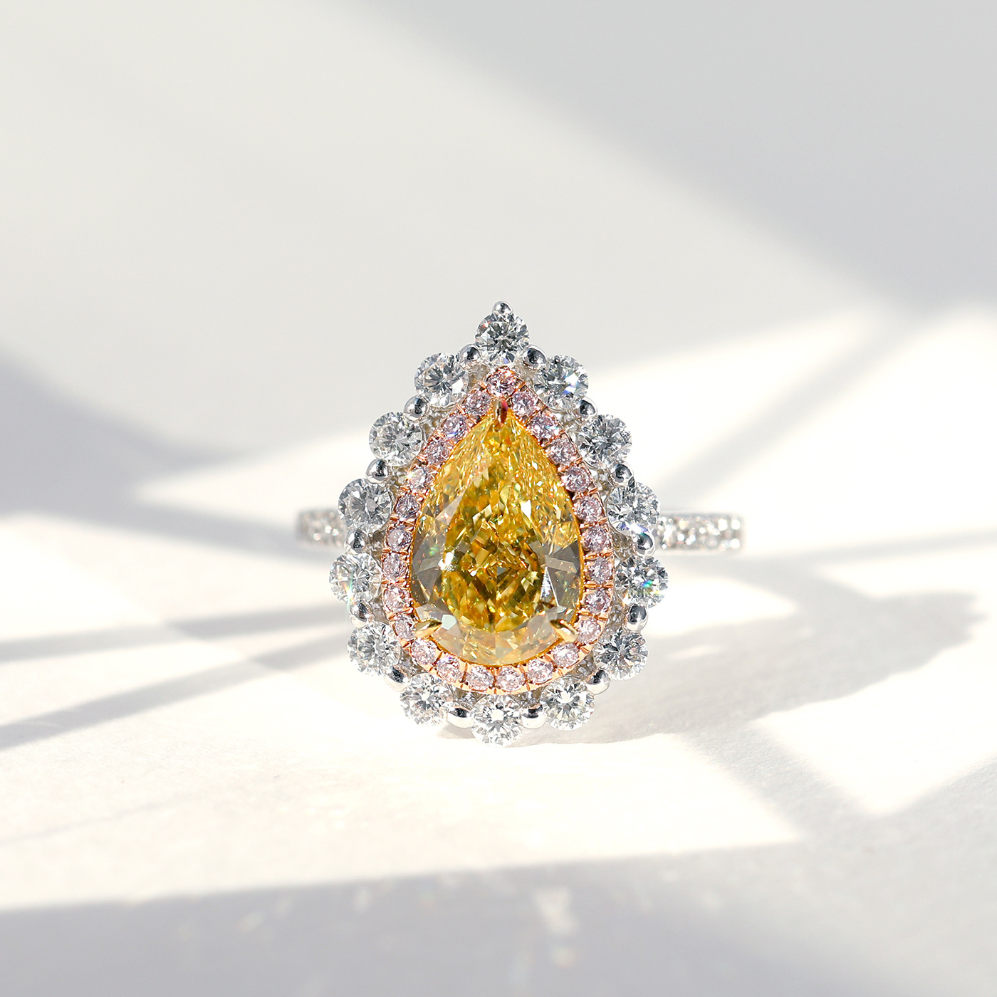 靈魂之鑰— GIA2.27克拉黃彩戒指