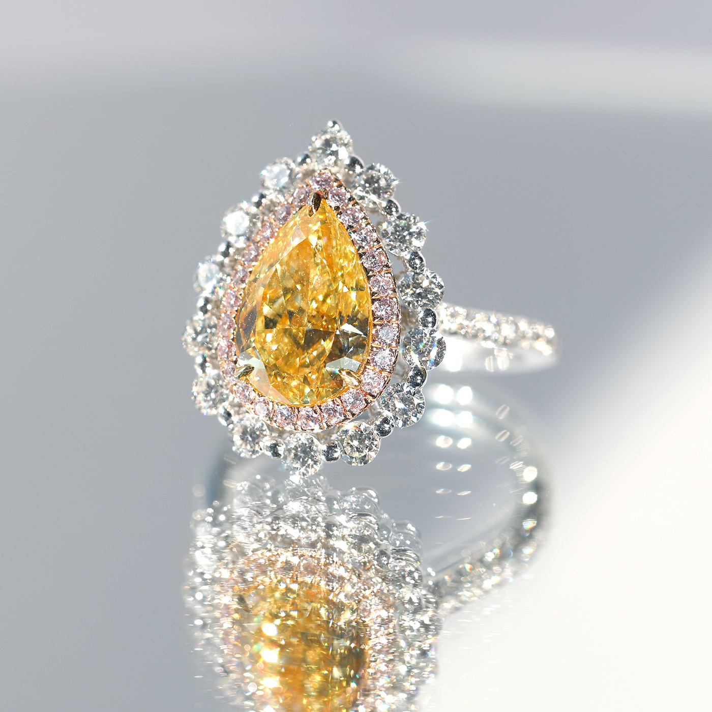 靈魂之鑰— GIA2.27克拉黃彩戒指