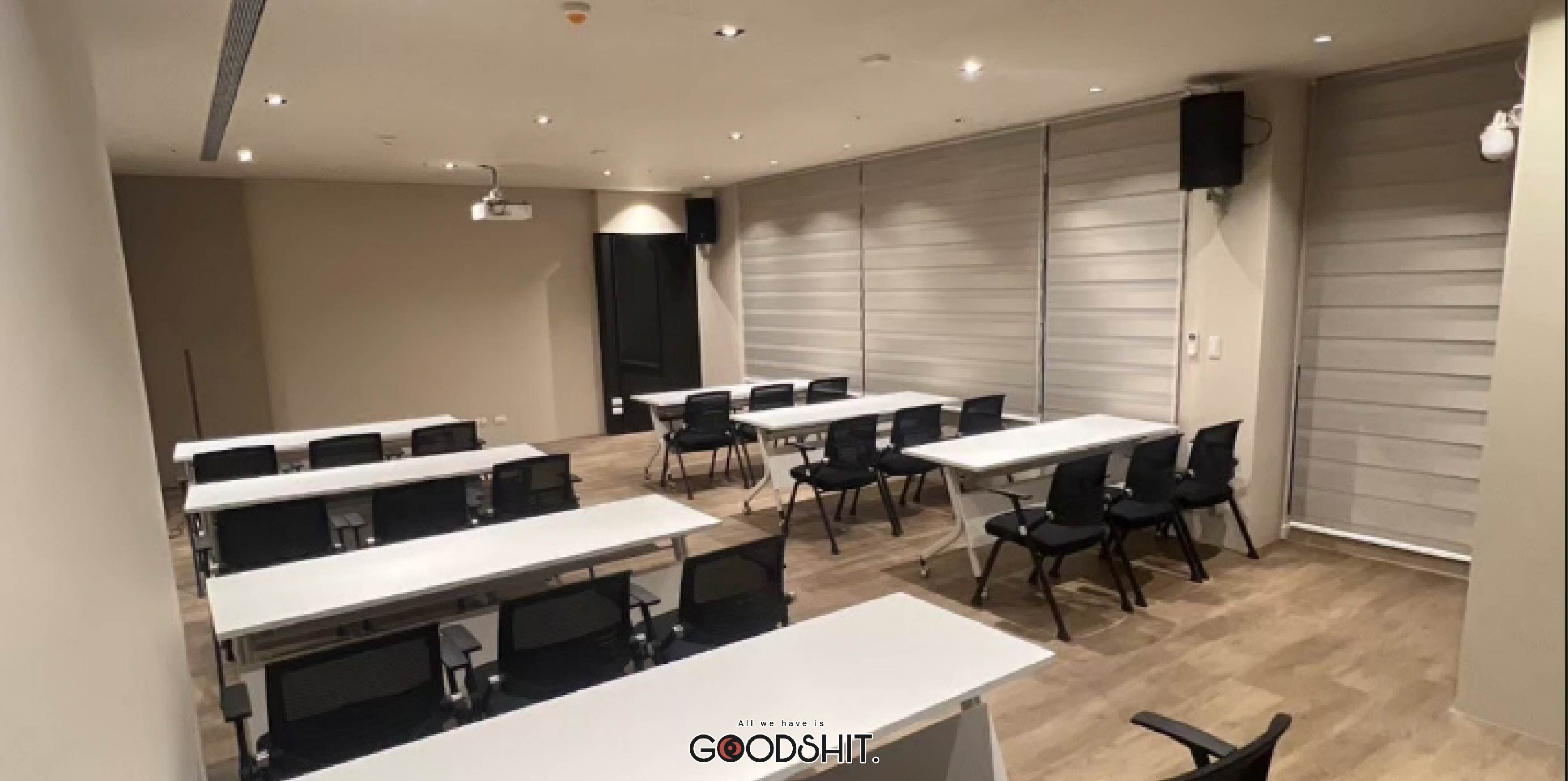 GOODSHIT,杉希空間規劃,辦公家具,杉希空間規劃案例,專業會議空間風格,大型簡報室配置,附輪機動型辦公桌,黑色透氣辦公椅,人體工學椅,高彈性商辦空間