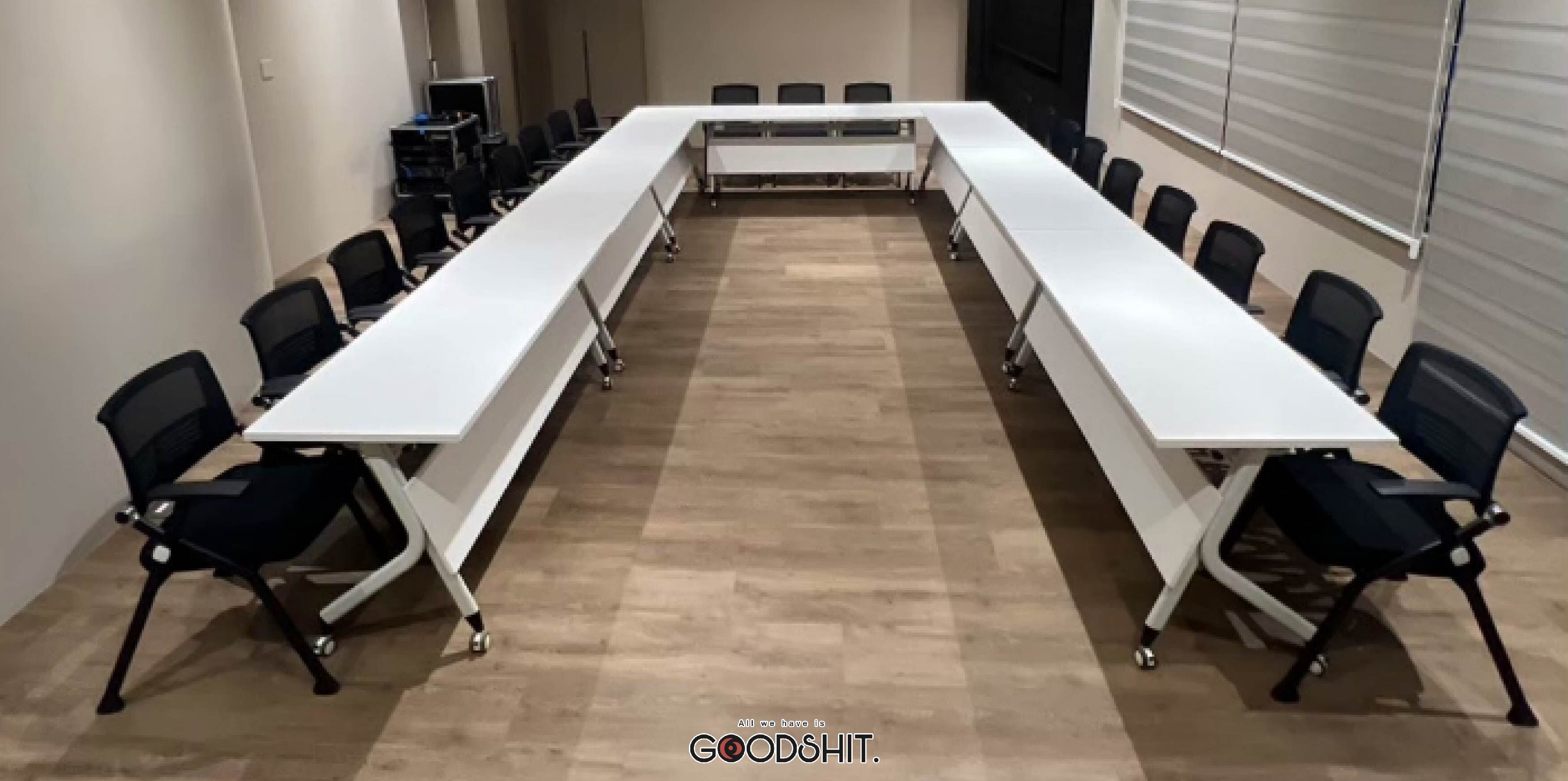 GOODSHIT,杉希空間規劃,辦公家具,杉希空間規劃案例,彈性交流空間風格,U型會議桌排列,白色折疊辦公桌,舒適會議辦公椅,人體工學椅,高效能辦公環境