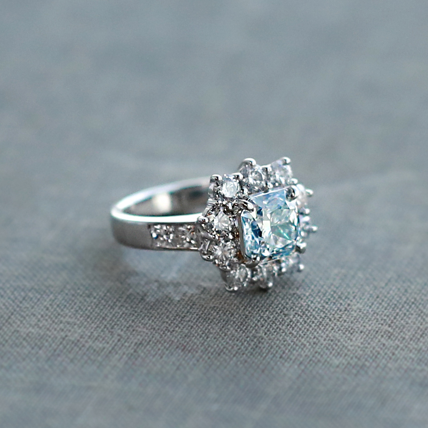 文明之心 —GIA2.01克拉藍鑽戒指