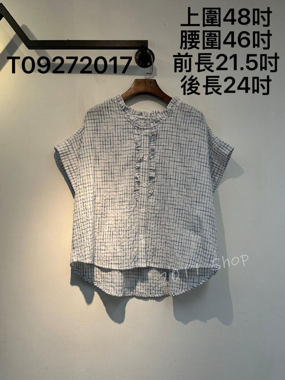 前短後長格仔木耳邊鈕扣TOP  上圍48吋 腰圍46吋 前長21.5吋 後長24吋  T09272017