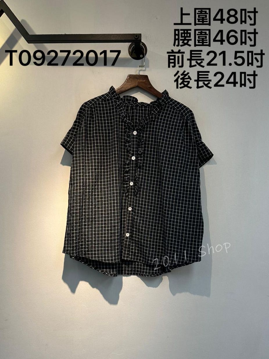 前短後長格仔木耳邊鈕扣TOP  上圍48吋 腰圍46吋 前長21.5吋 後長24吋  T09272017
