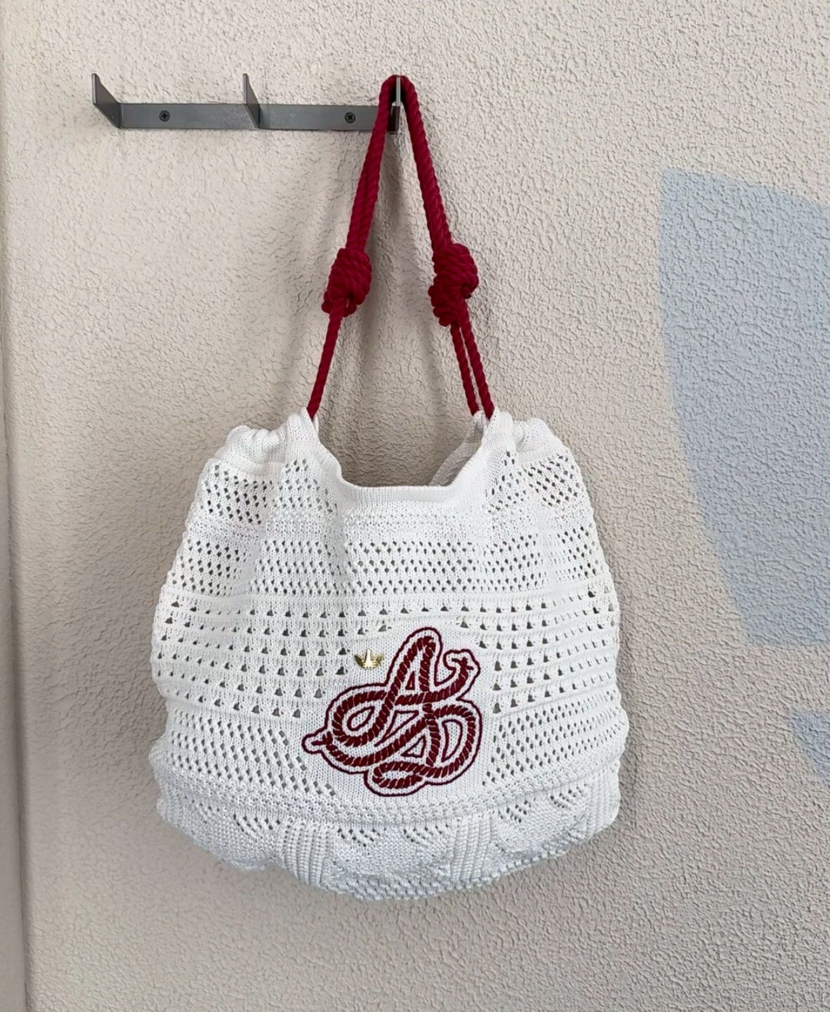 【Luxury】 ADIDAS ORIGINALS 愛迪達針織托特包 三葉草 南法假日度假風針織托特包單肩包 KX0539 KX0538 沙灘包 編織包 藤編包 手提肩背 網面