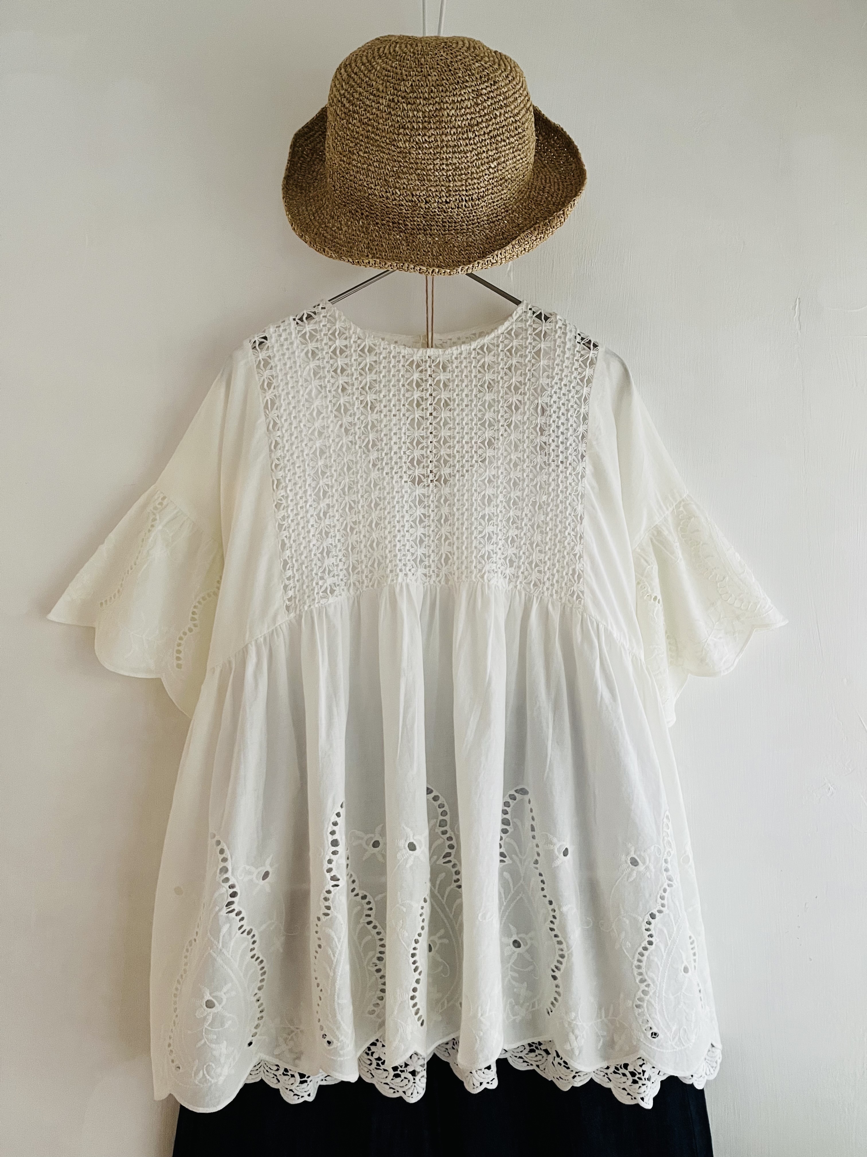 LUPIlIEN米白色鈎花拼刺繡通花top