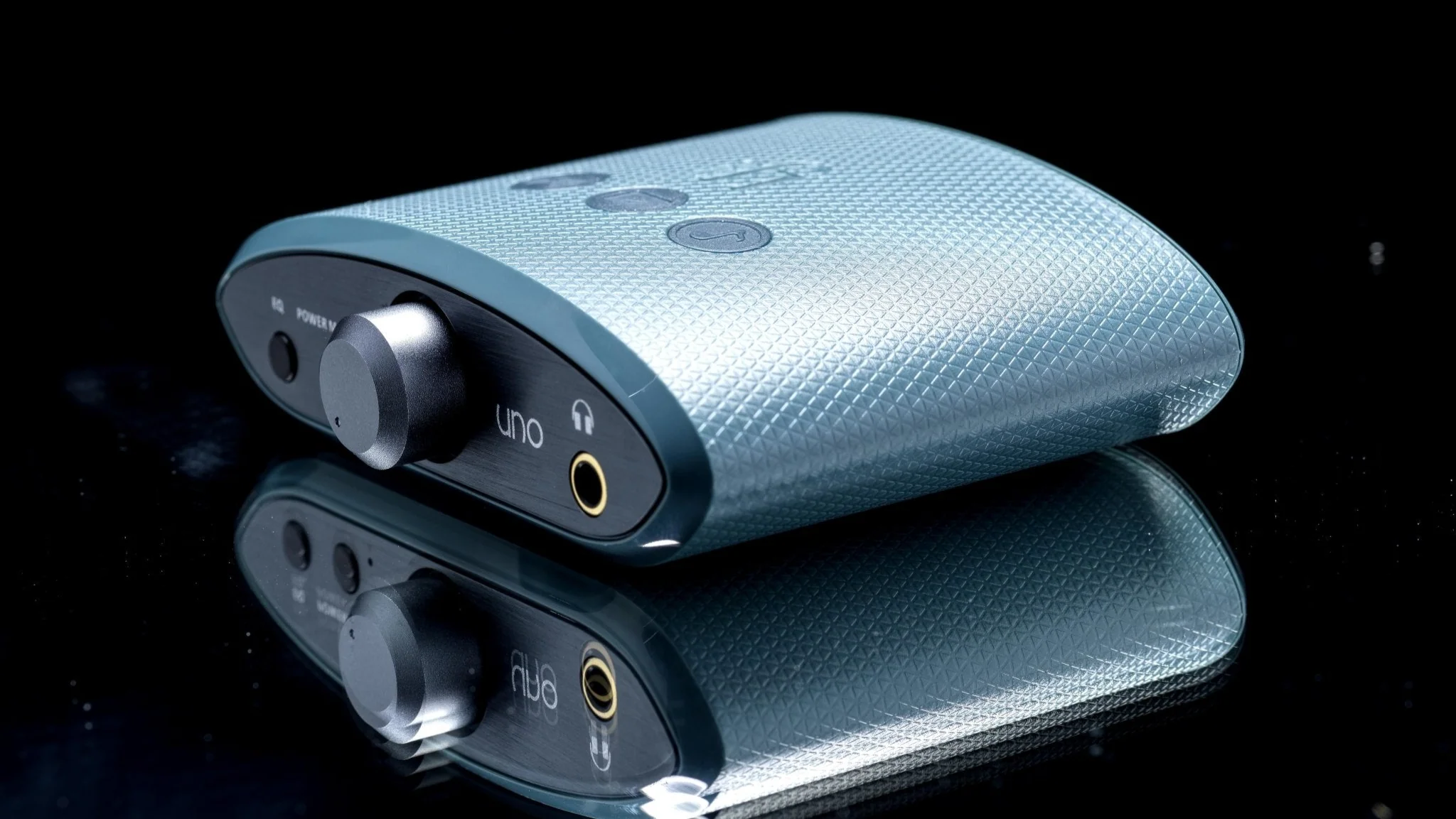 iFi Audio uno Desktop DAC for better sound quality