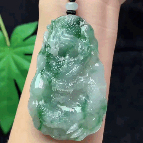 65342 翡翠飄花龍牌