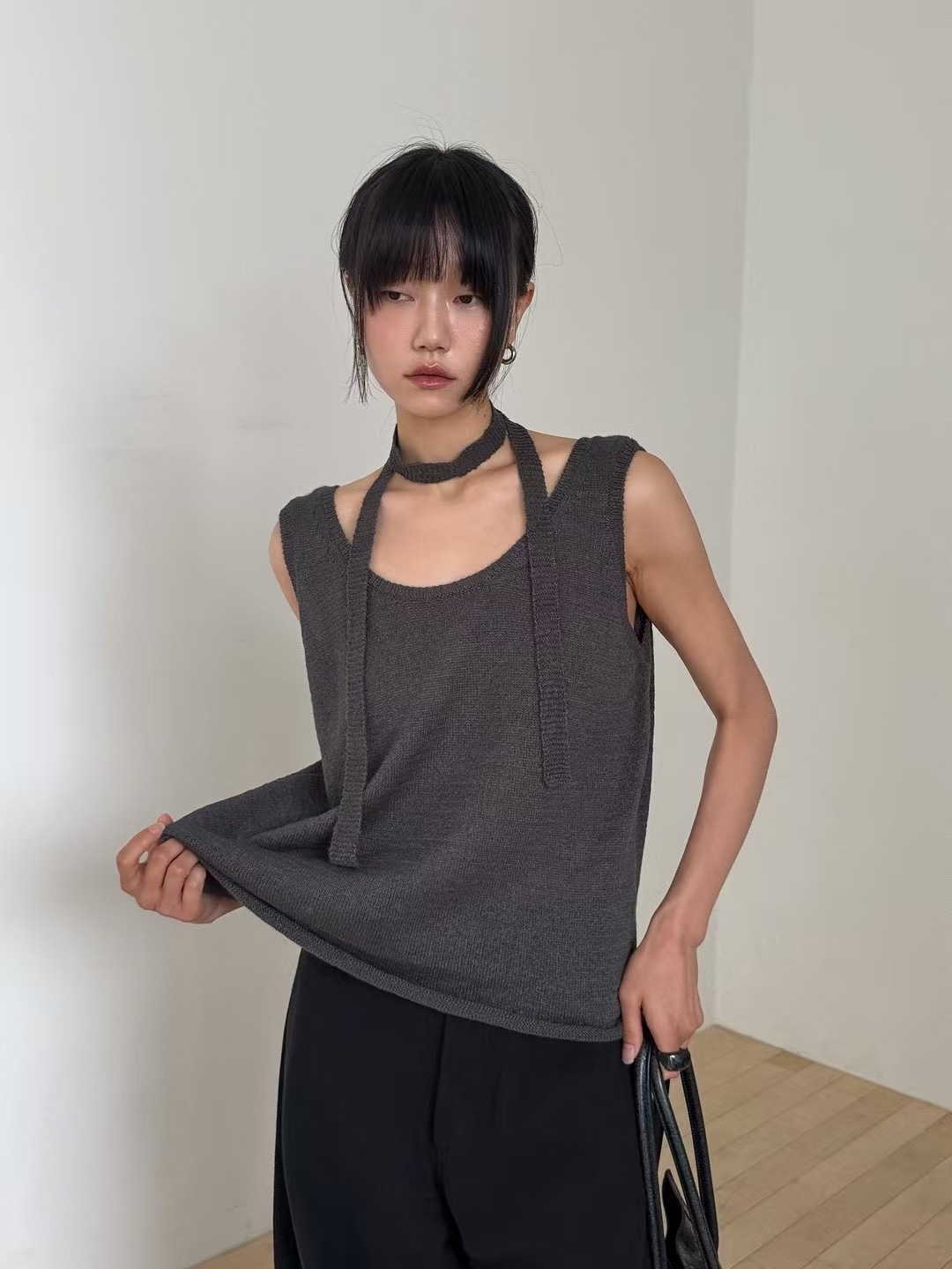 LG2618 A Korean Sleeveless VT