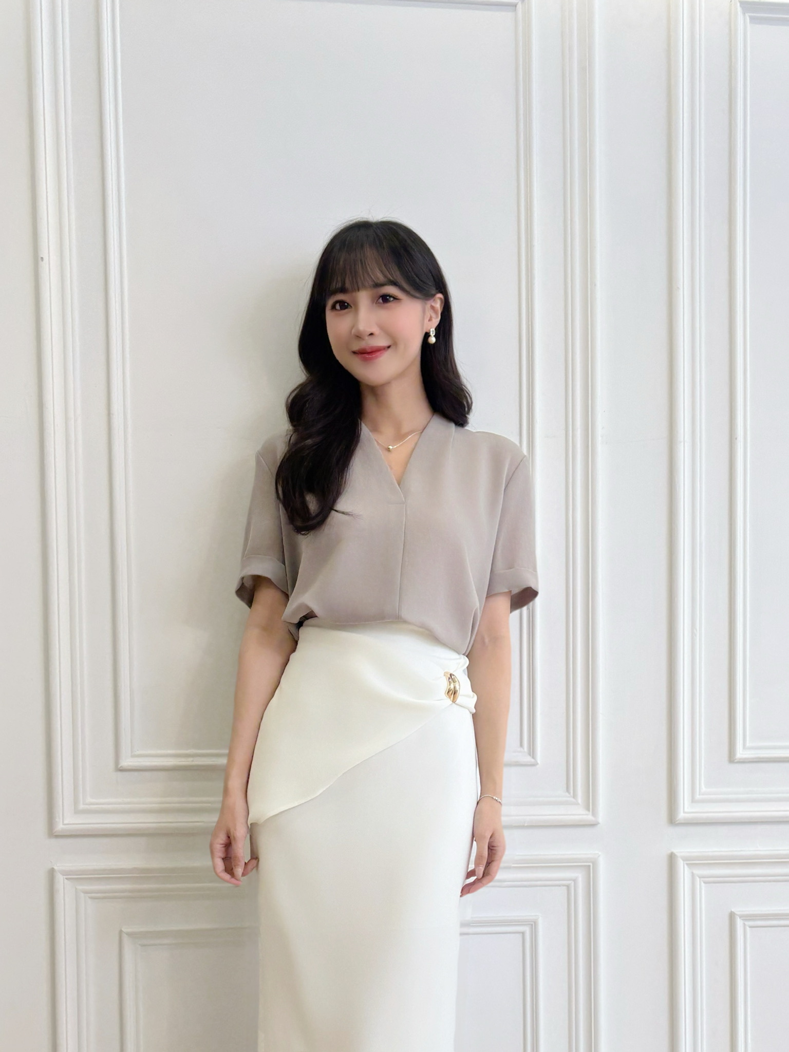 素面V領袖翻摺短袖襯衫