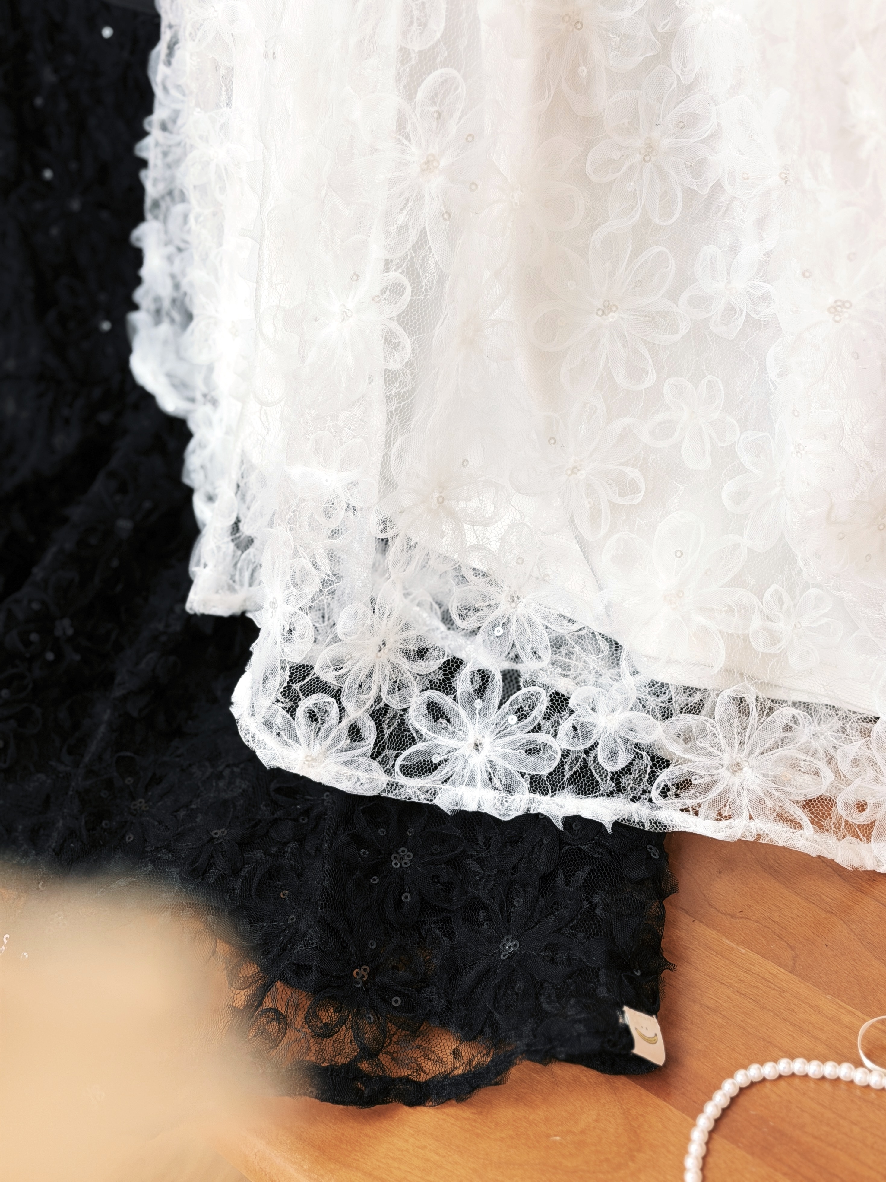 兩色 / 微光感網紗立體花海背心 / Sequin Floral Meadow Mesh Cami