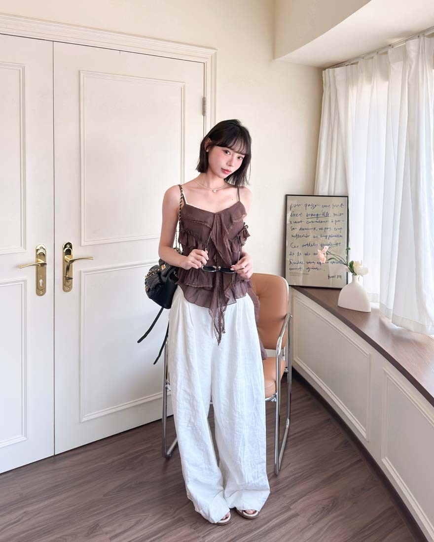 LINA LINA韓妞氣場蕾絲荷葉滾邊飄帶上衣-巧克力咖
