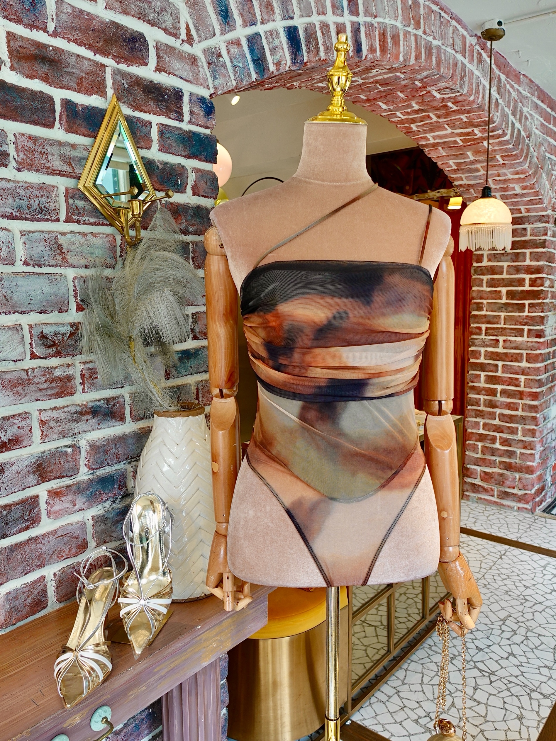 Brown Mesh焦糖冰灰色渲染網紗單肩Bodysuit