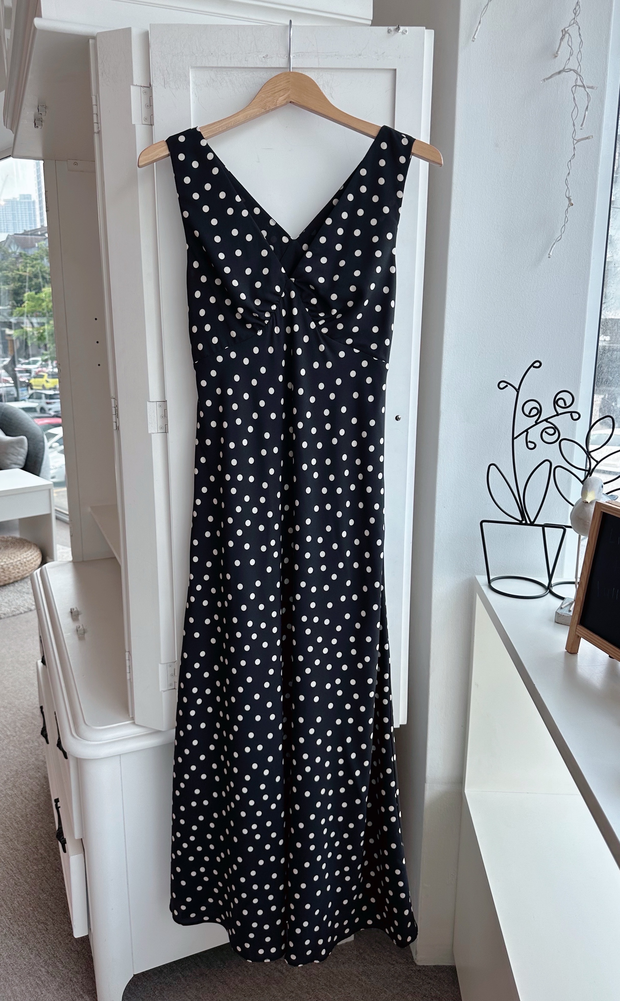 SLEEVELESS V NECK POLKA DOT LONG DRESS