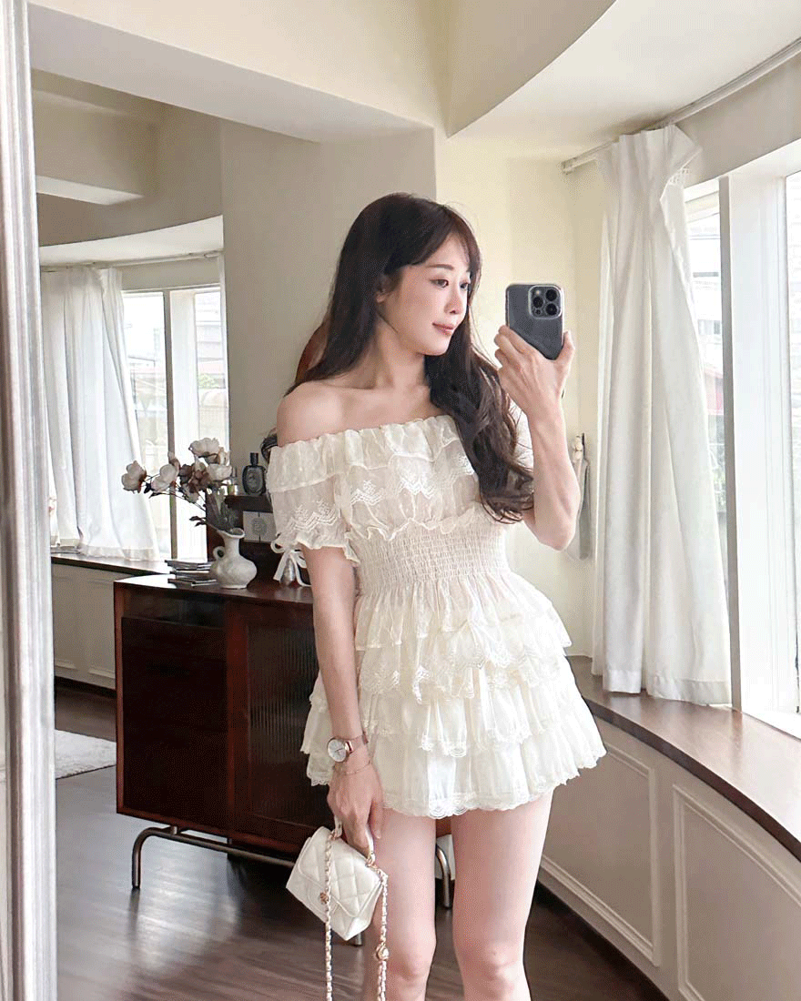LINA LINA優雅迷戀立體波點網紗刺繡荷葉上衣-氣質杏