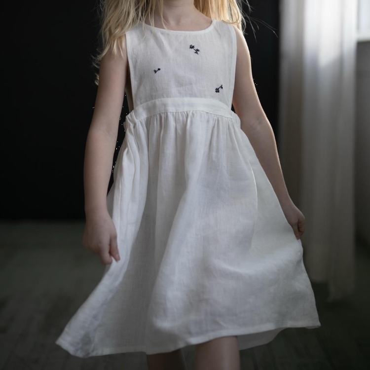 (預購)ALL THE BEAUTIFUL LINEN 經典黑花刺繡後背排釦腰側鬆緊無袖洋裝 EXCLUSIVE CLARA PINAFORE (NEW)