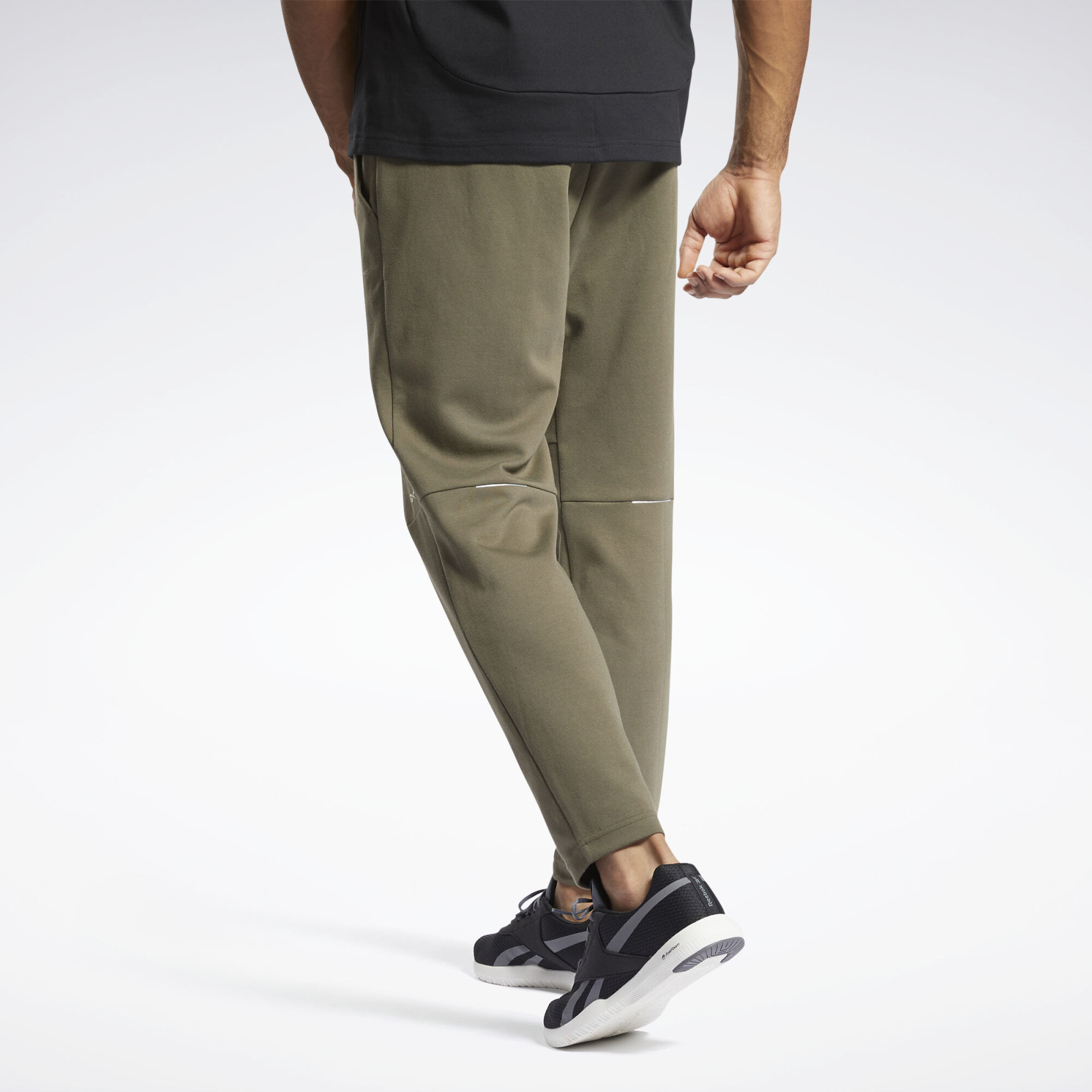 REEBOK 長褲 軍綠色 訓練 運動褲 男 HE9597