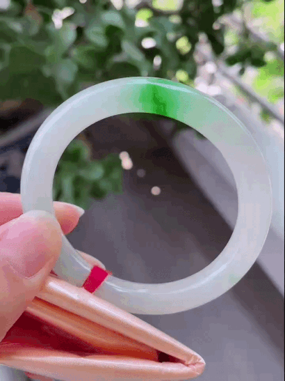 65582 53.4mm冰飄綠圓條翡翠手鐲 (52-54)