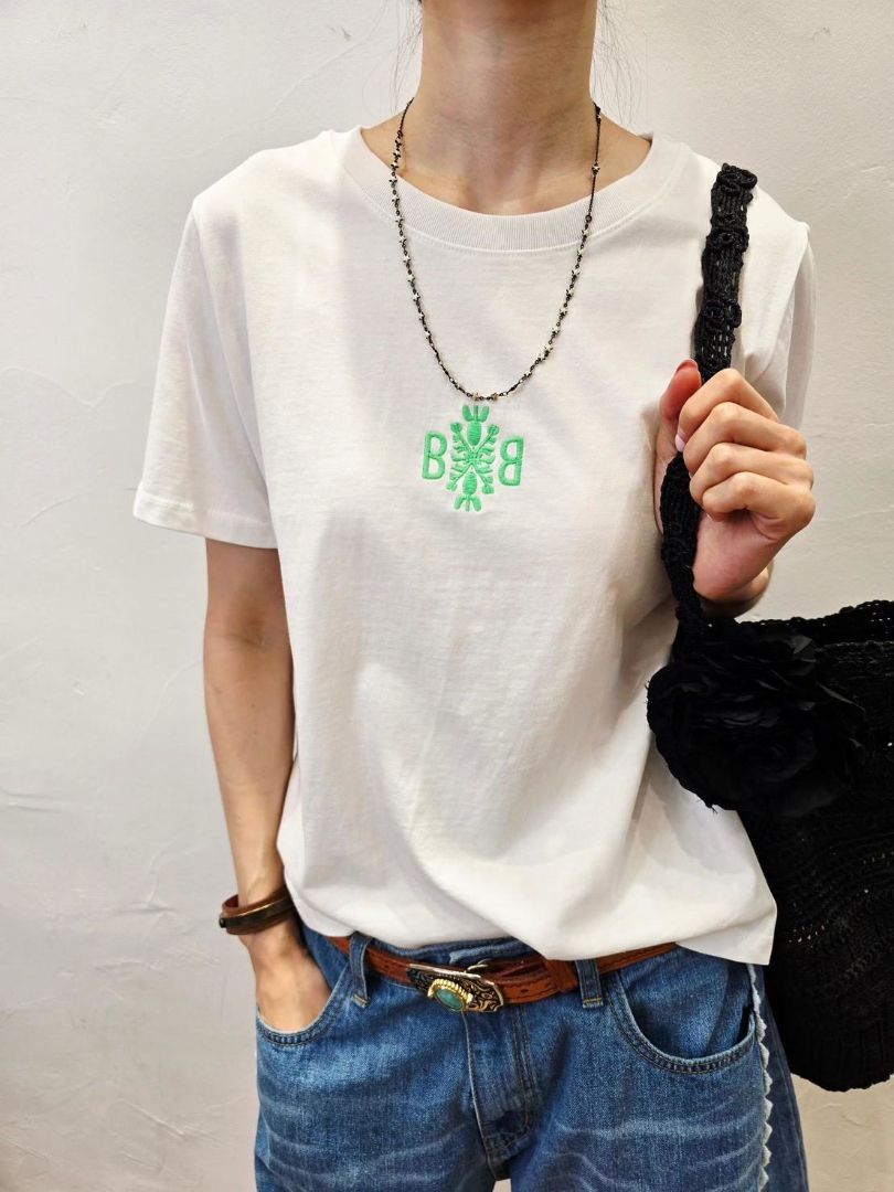 低調精緻有亮點★小圖騰文青刺繡短袖上衣