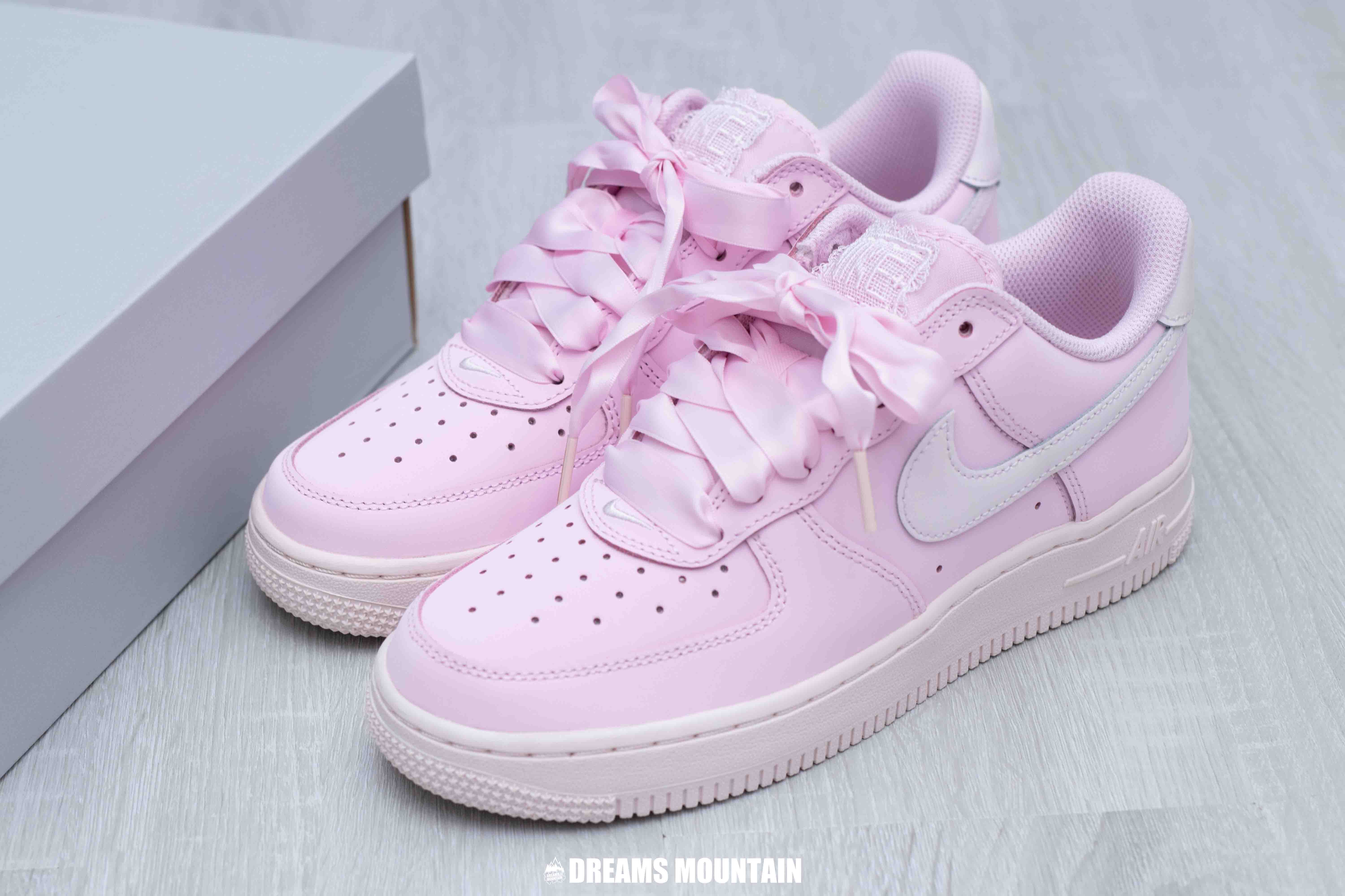 【預訂】 NIKE AIR FORCE 1 RETRO PREMIUM 絲帶櫻花粉-WOMEN