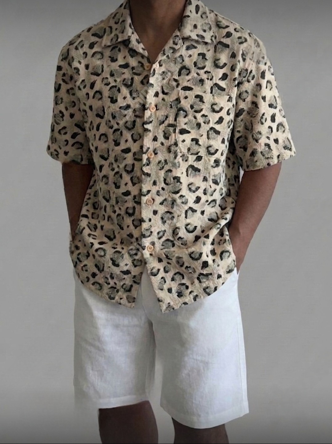 Damaged leopard print short-sleeved shirt