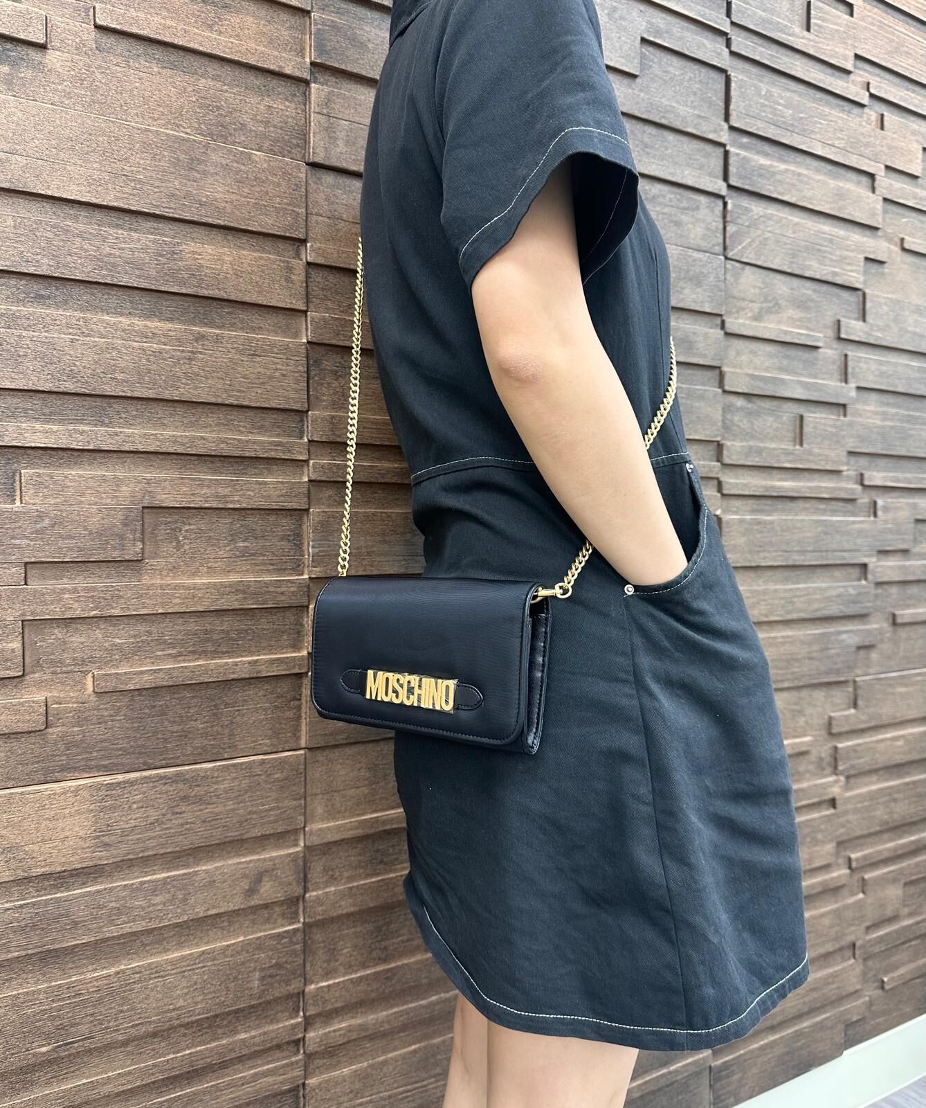 LYS02234 MOSCHINO 金色Logo Woc