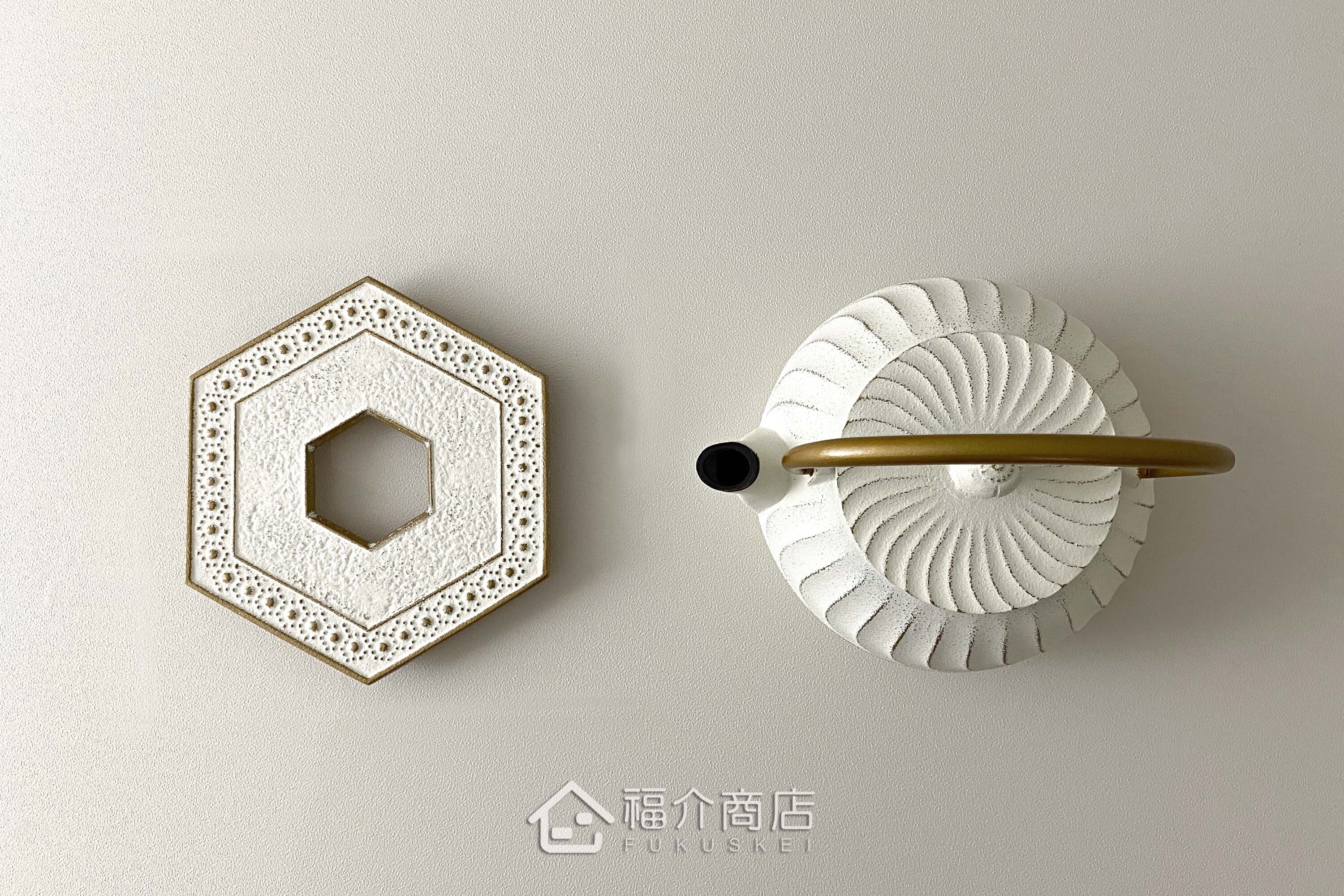 泡茶用的白色鐵壺