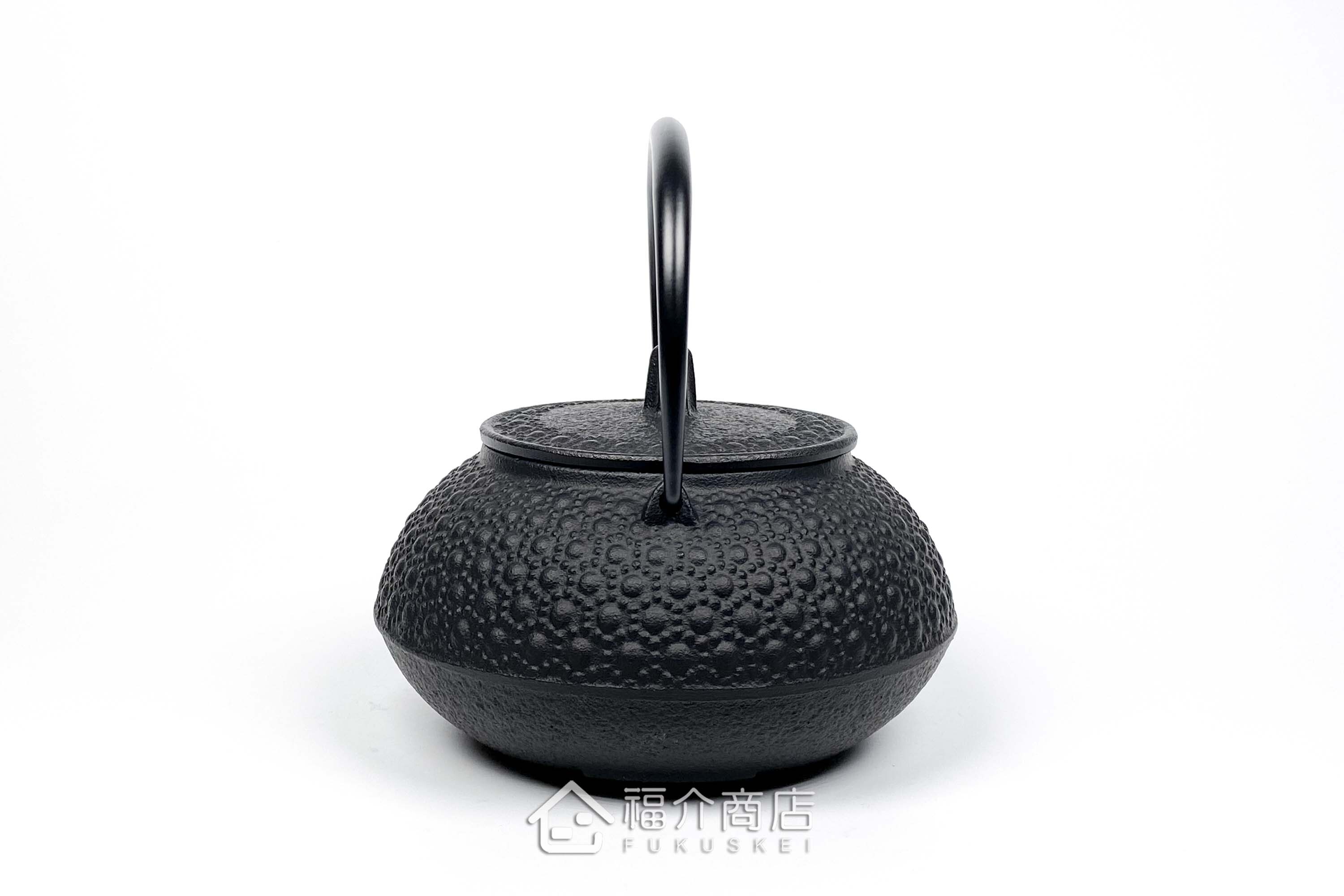 泡茶用的黑色鐵壺