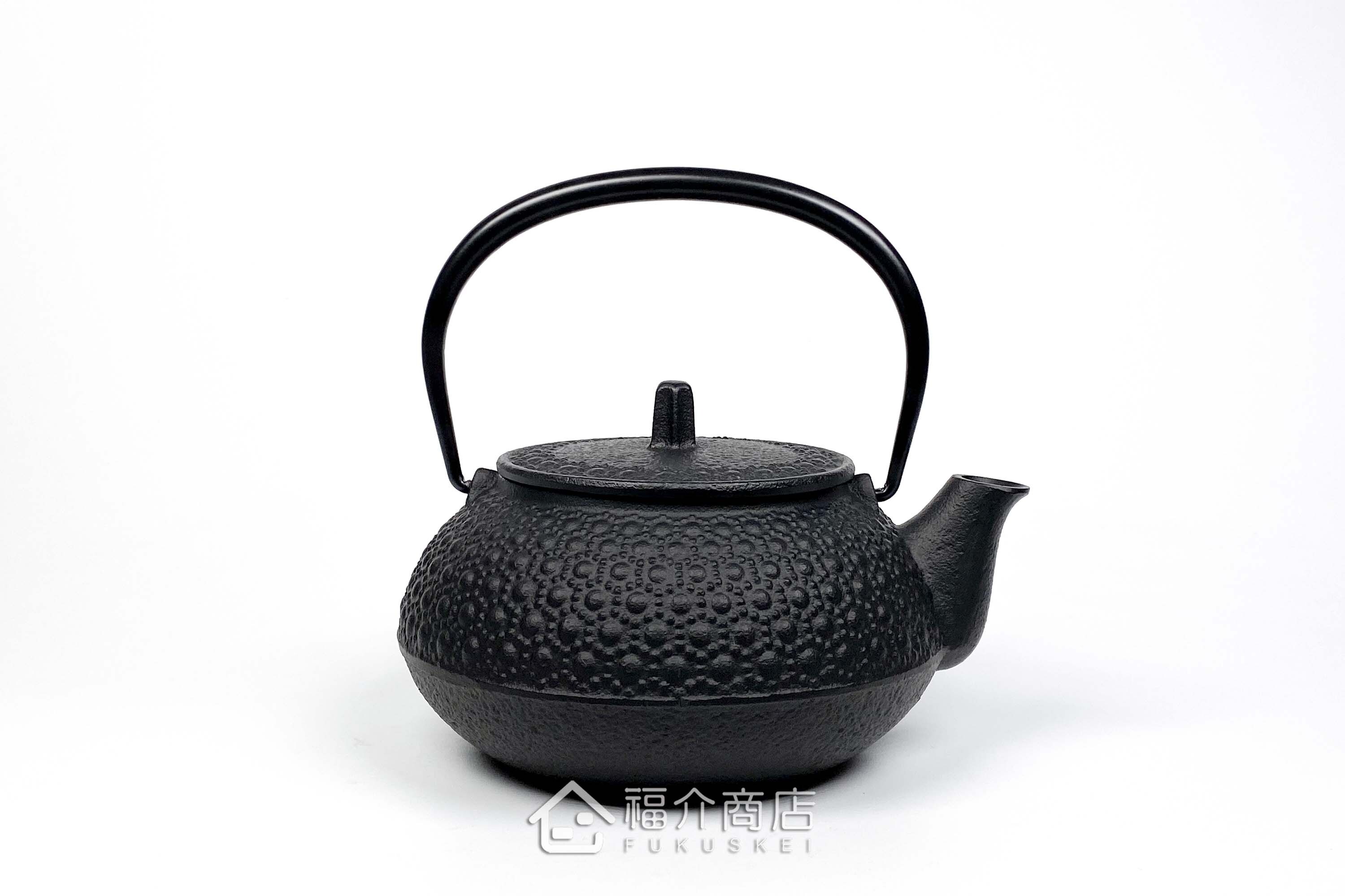 泡茶用的黑色鐵壺