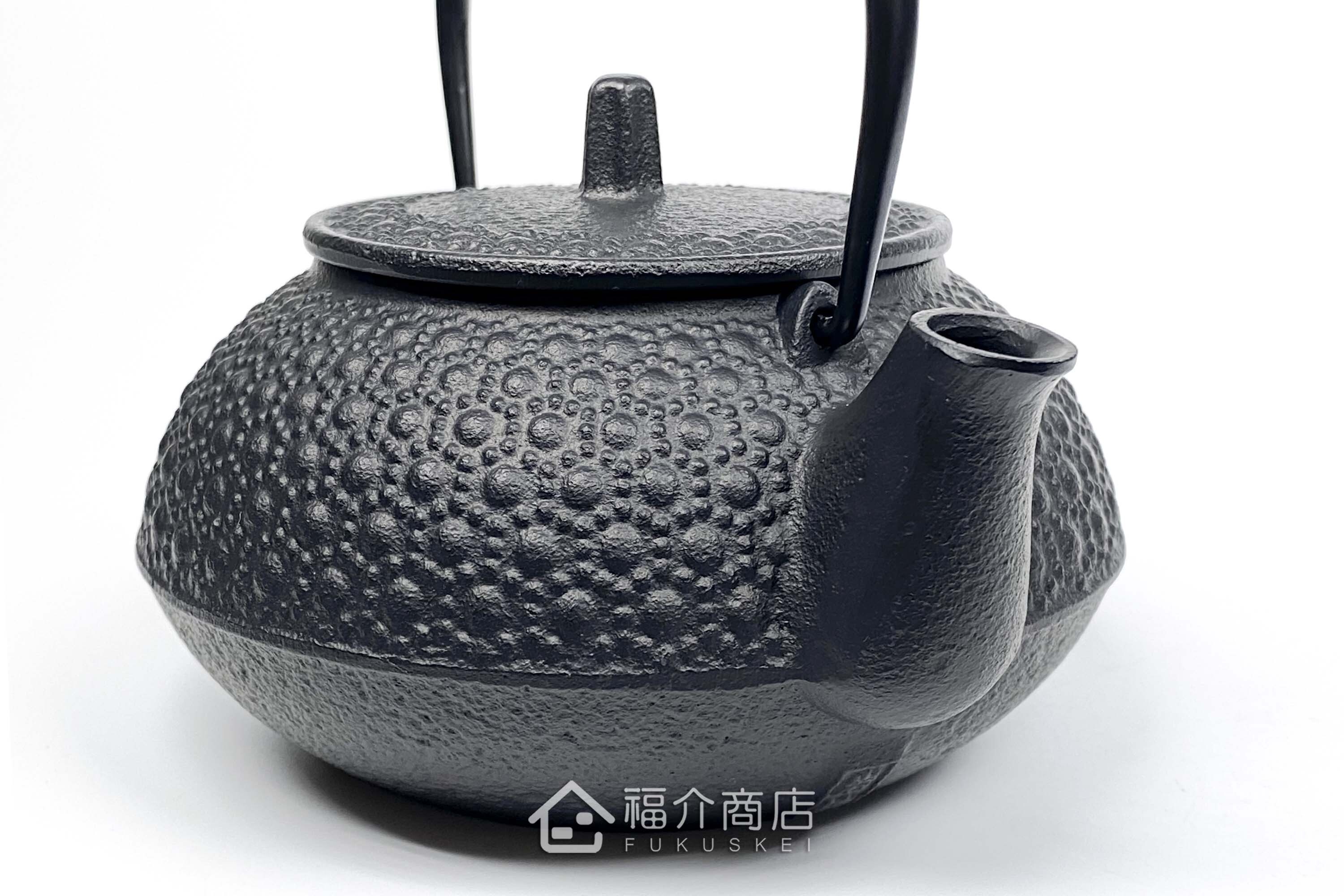 泡茶用的黑色鐵壺