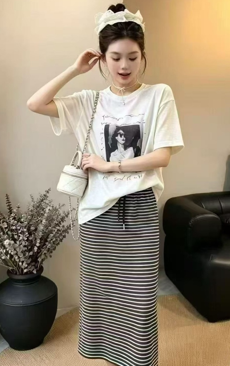 女人相片上衣+横條長裙