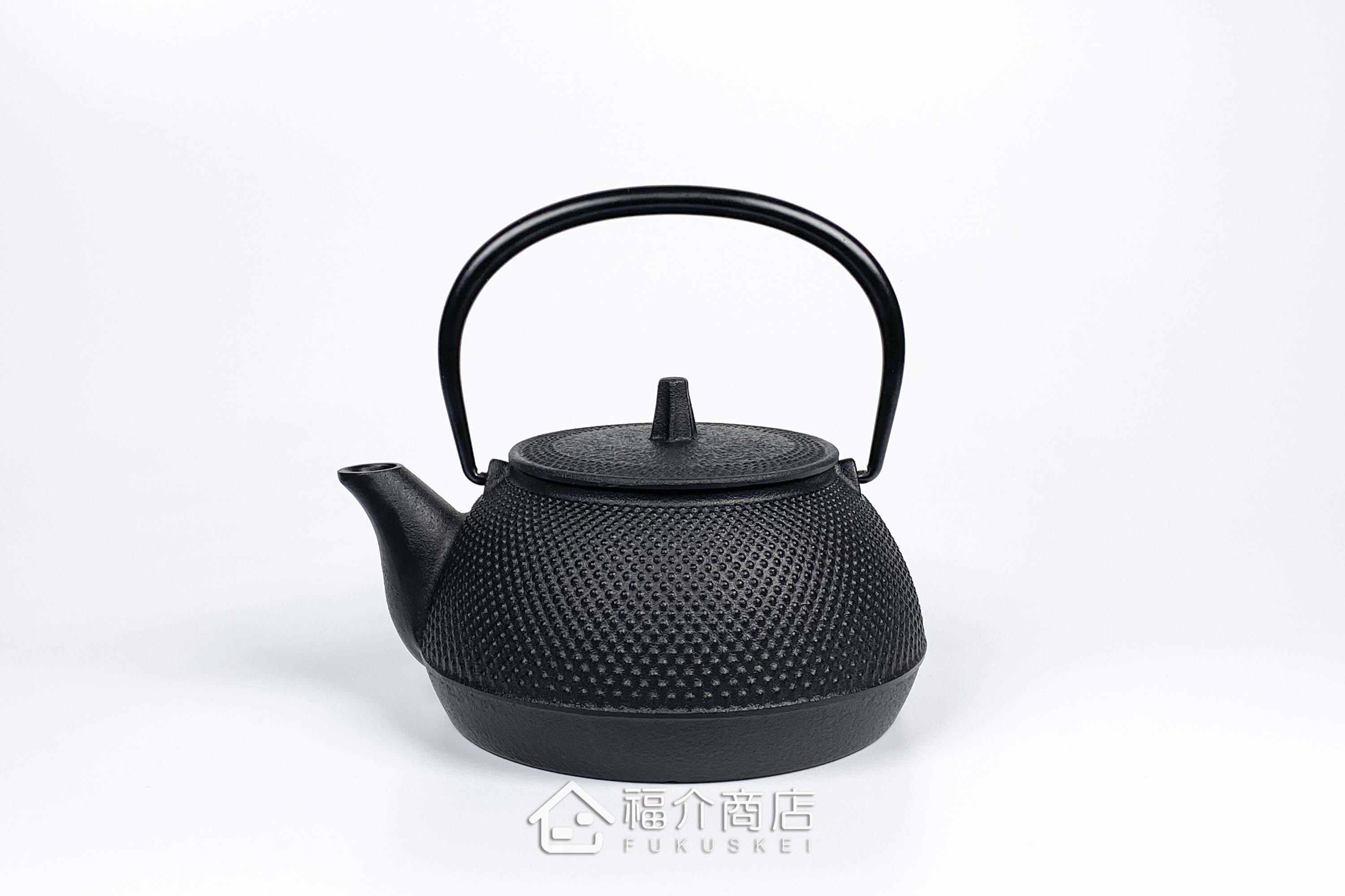 泡茶用的黑色鐵壺